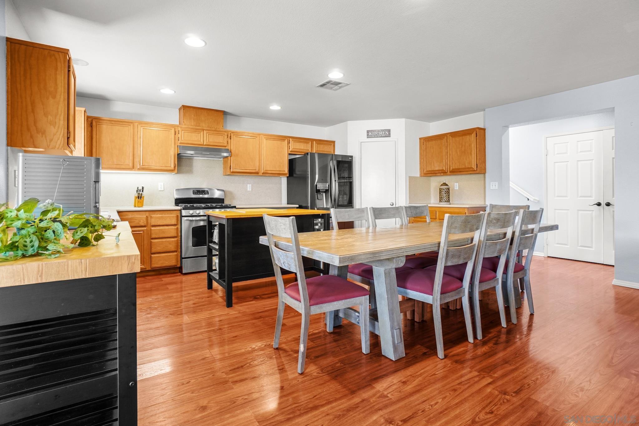 Detail Gallery Image 5 of 32 For 5031  Cimarron Way, San Diego,  CA 92154 - 5 Beds | 3 Baths