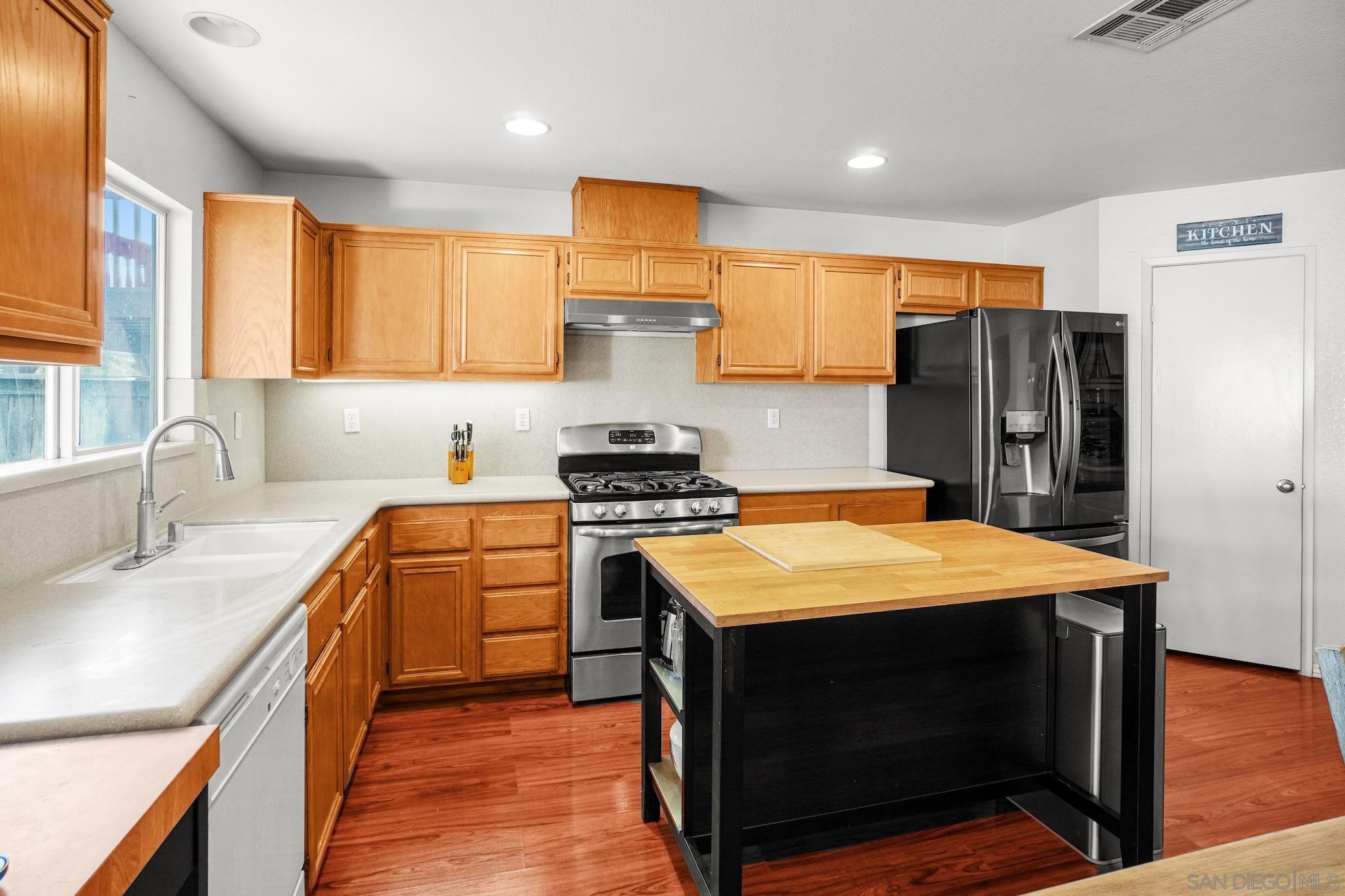 Detail Gallery Image 7 of 32 For 5031  Cimarron Way, San Diego,  CA 92154 - 5 Beds | 3 Baths