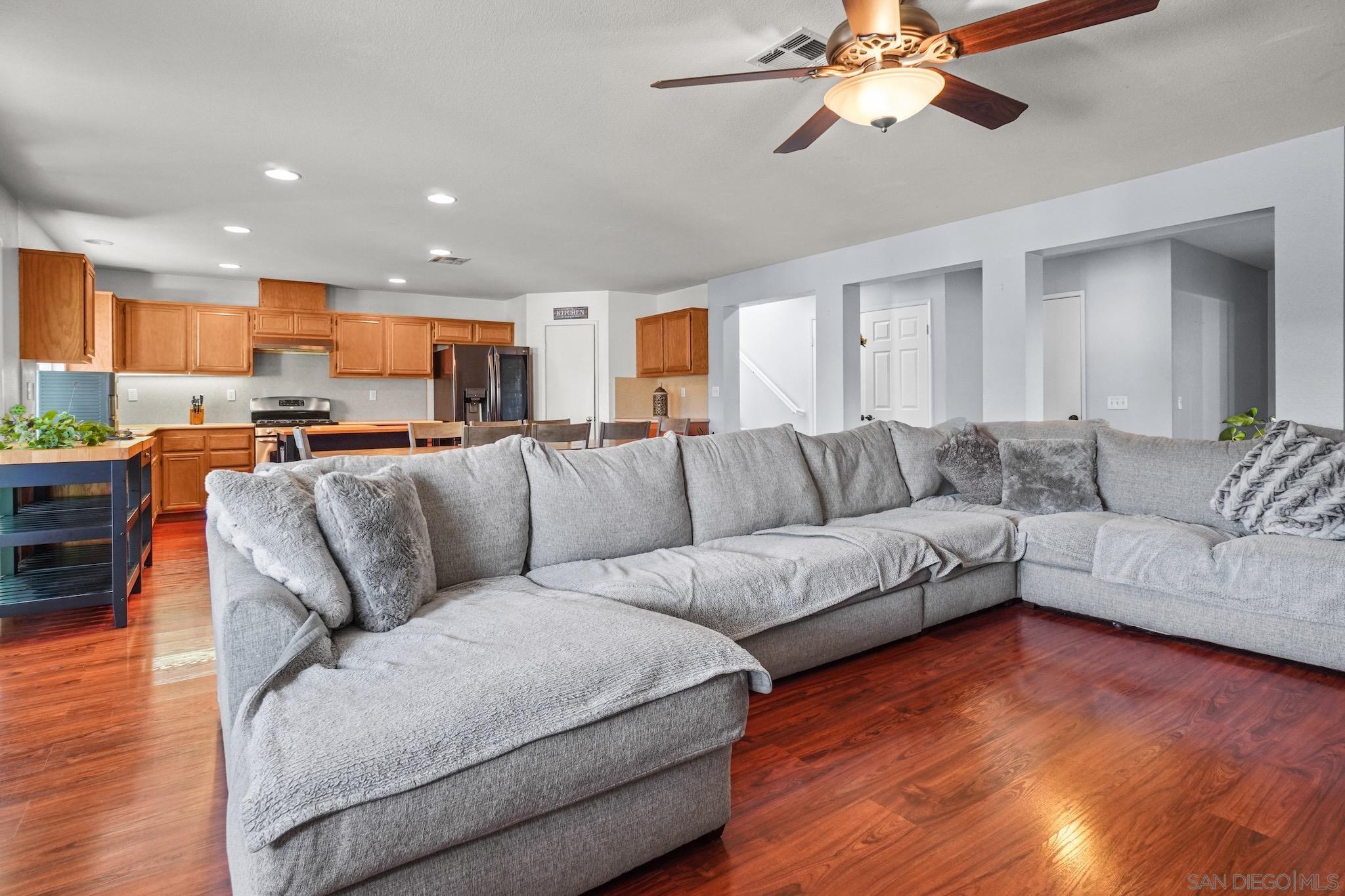 Detail Gallery Image 9 of 32 For 5031  Cimarron Way, San Diego,  CA 92154 - 5 Beds | 3 Baths