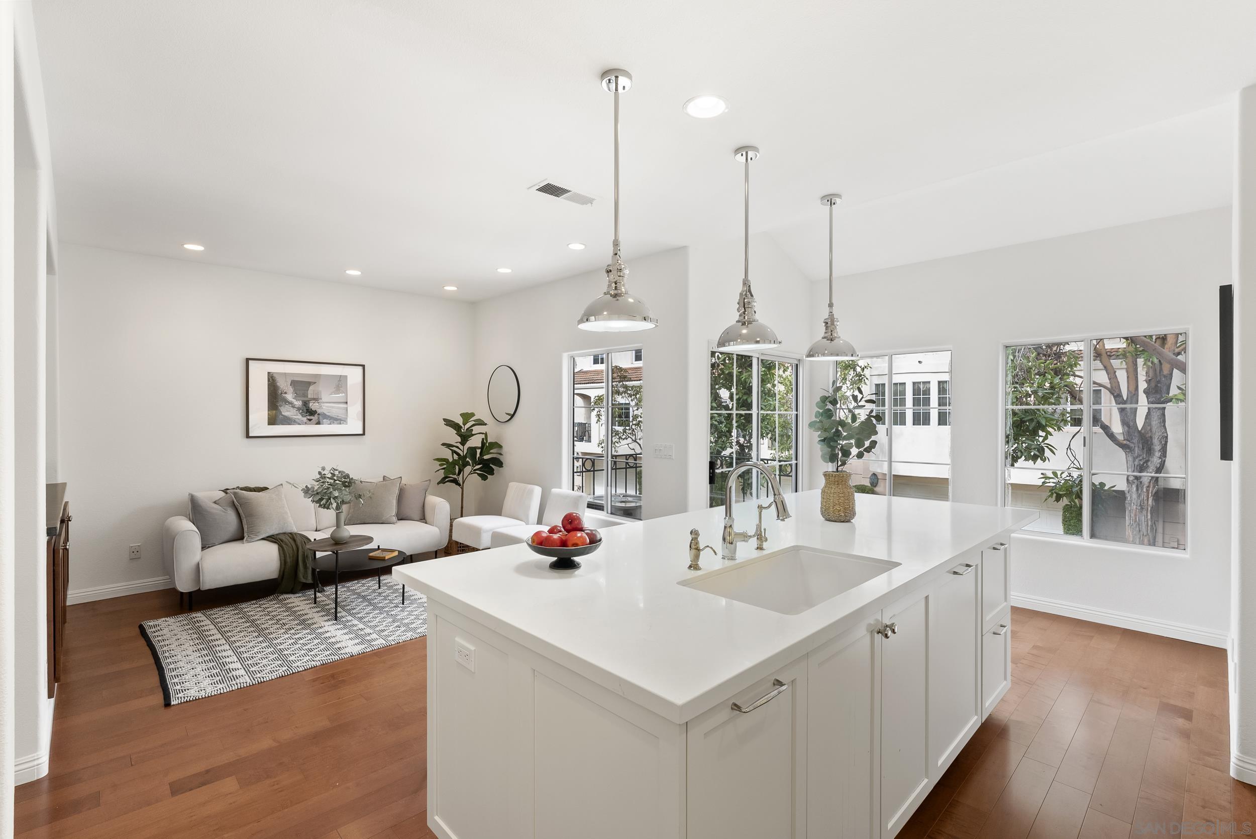 Detail Gallery Image 17 of 40 For 5123  Renaissance Ave  #C,  San Diego,  CA 92122 - 2 Beds | 2/1 Baths