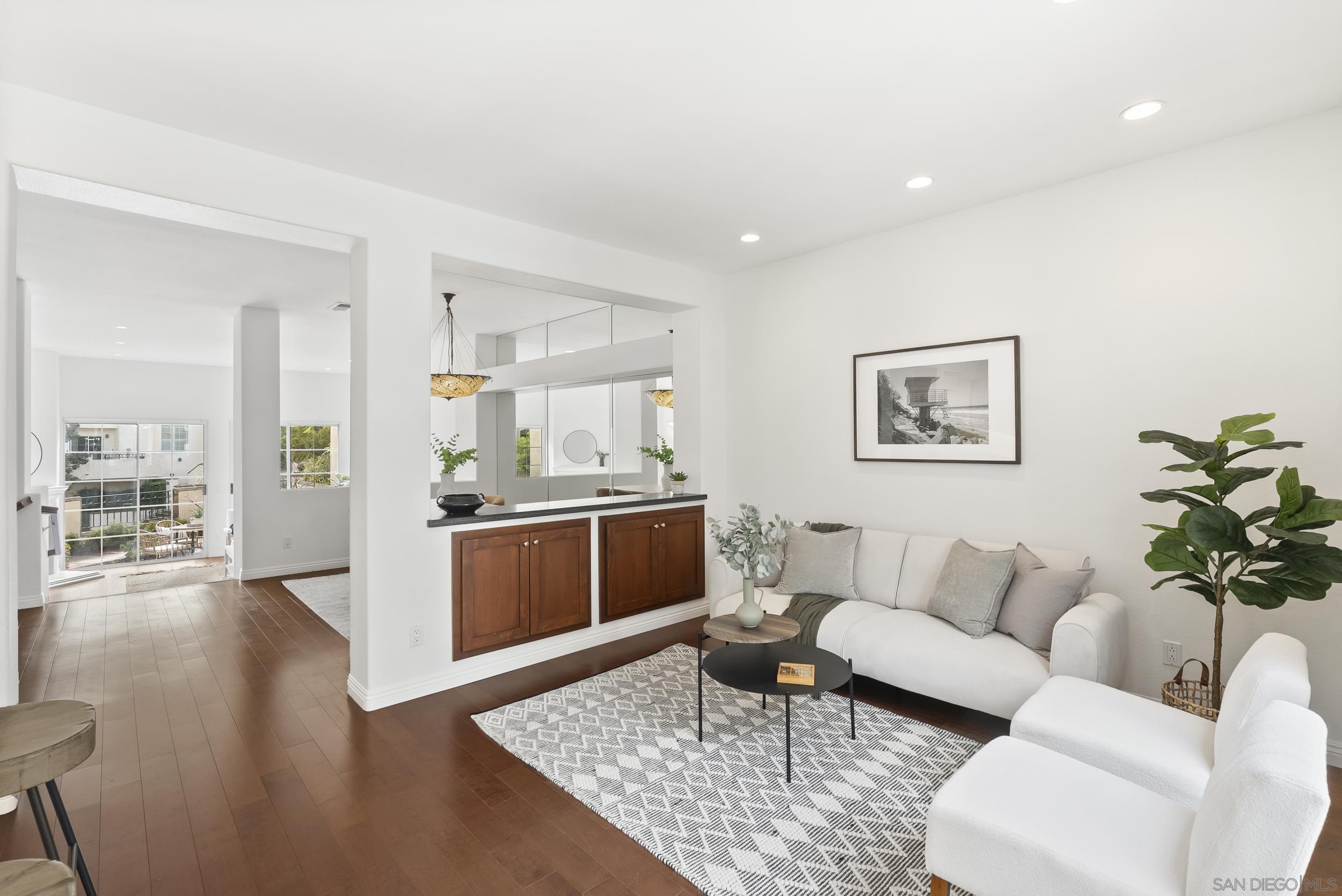 Detail Gallery Image 19 of 40 For 5123  Renaissance Ave  #C,  San Diego,  CA 92122 - 2 Beds | 2/1 Baths