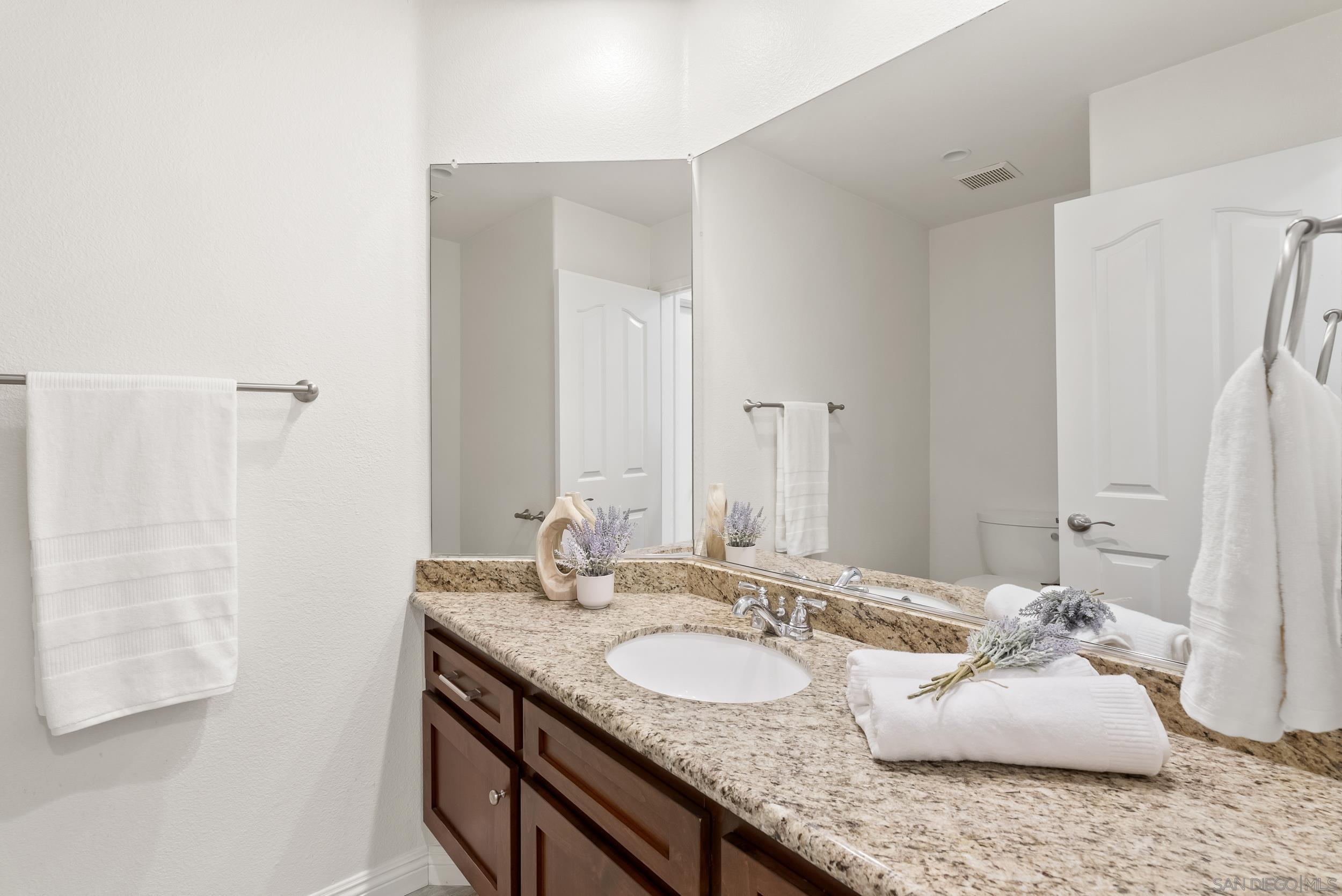 Detail Gallery Image 21 of 40 For 5123  Renaissance Ave  #C,  San Diego,  CA 92122 - 2 Beds | 2/1 Baths