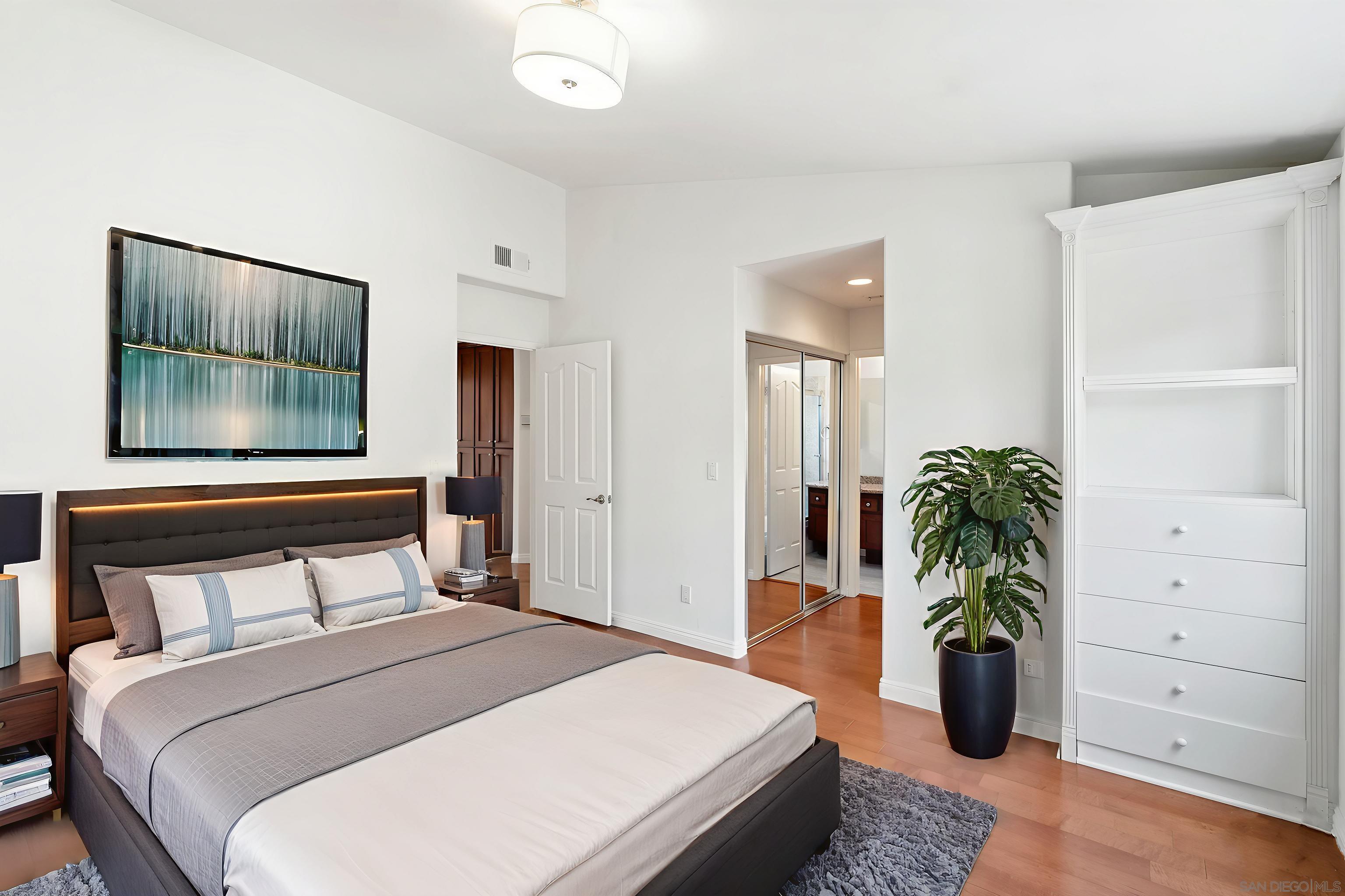 Detail Gallery Image 24 of 40 For 5123  Renaissance Ave  #C,  San Diego,  CA 92122 - 2 Beds | 2/1 Baths