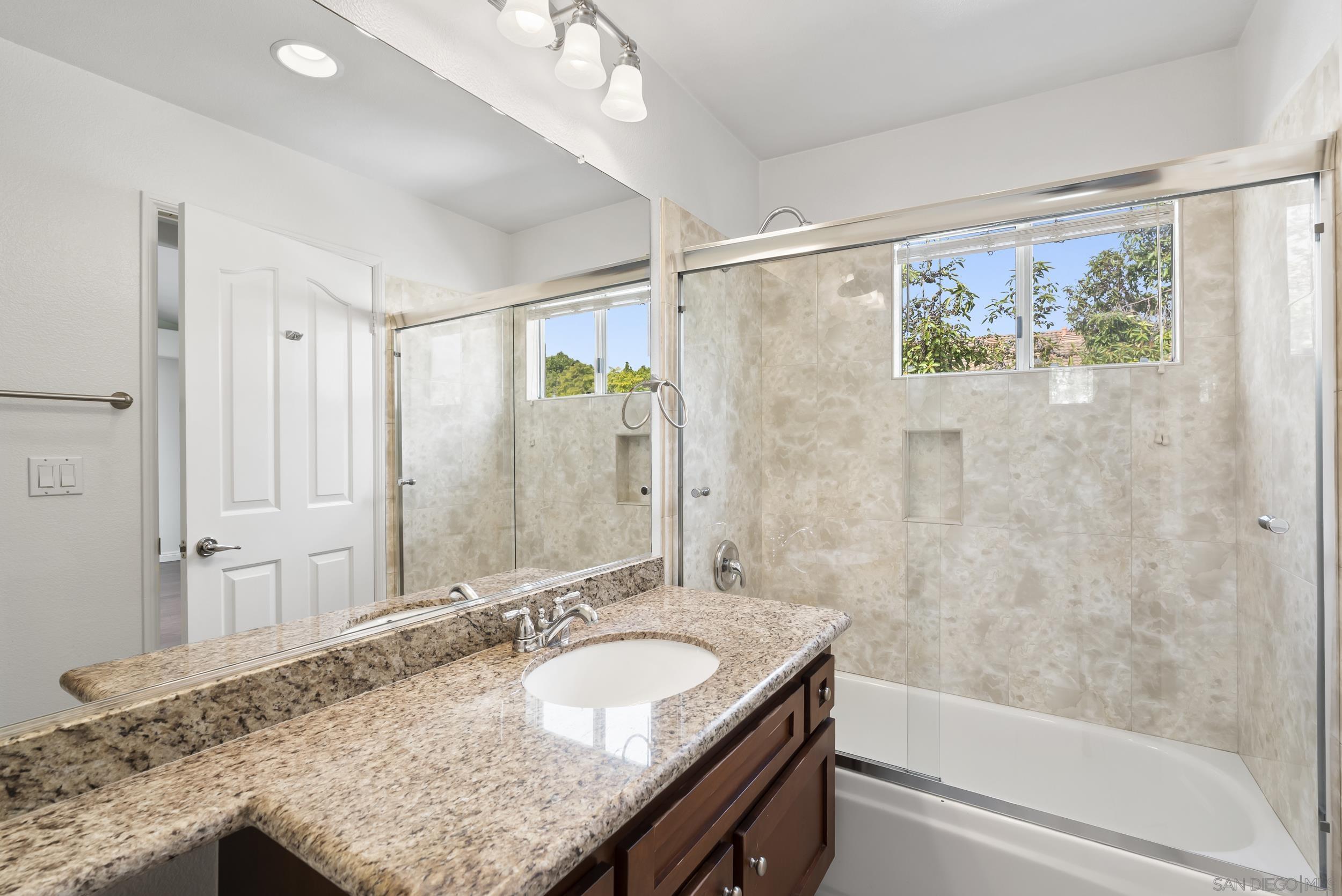 Detail Gallery Image 26 of 40 For 5123  Renaissance Ave  #C,  San Diego,  CA 92122 - 2 Beds | 2/1 Baths