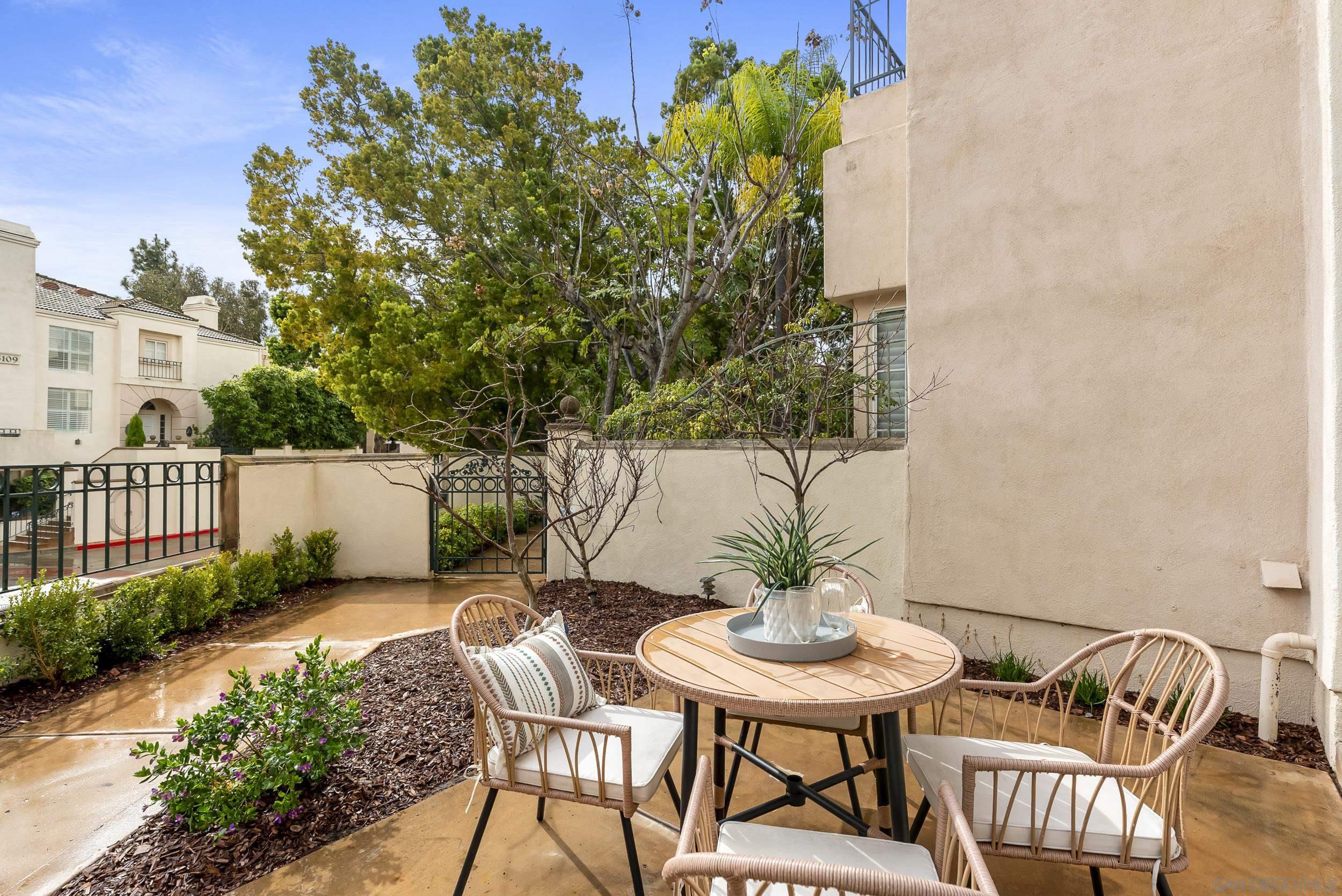 Detail Gallery Image 4 of 40 For 5123  Renaissance Ave  #C,  San Diego,  CA 92122 - 2 Beds | 2/1 Baths