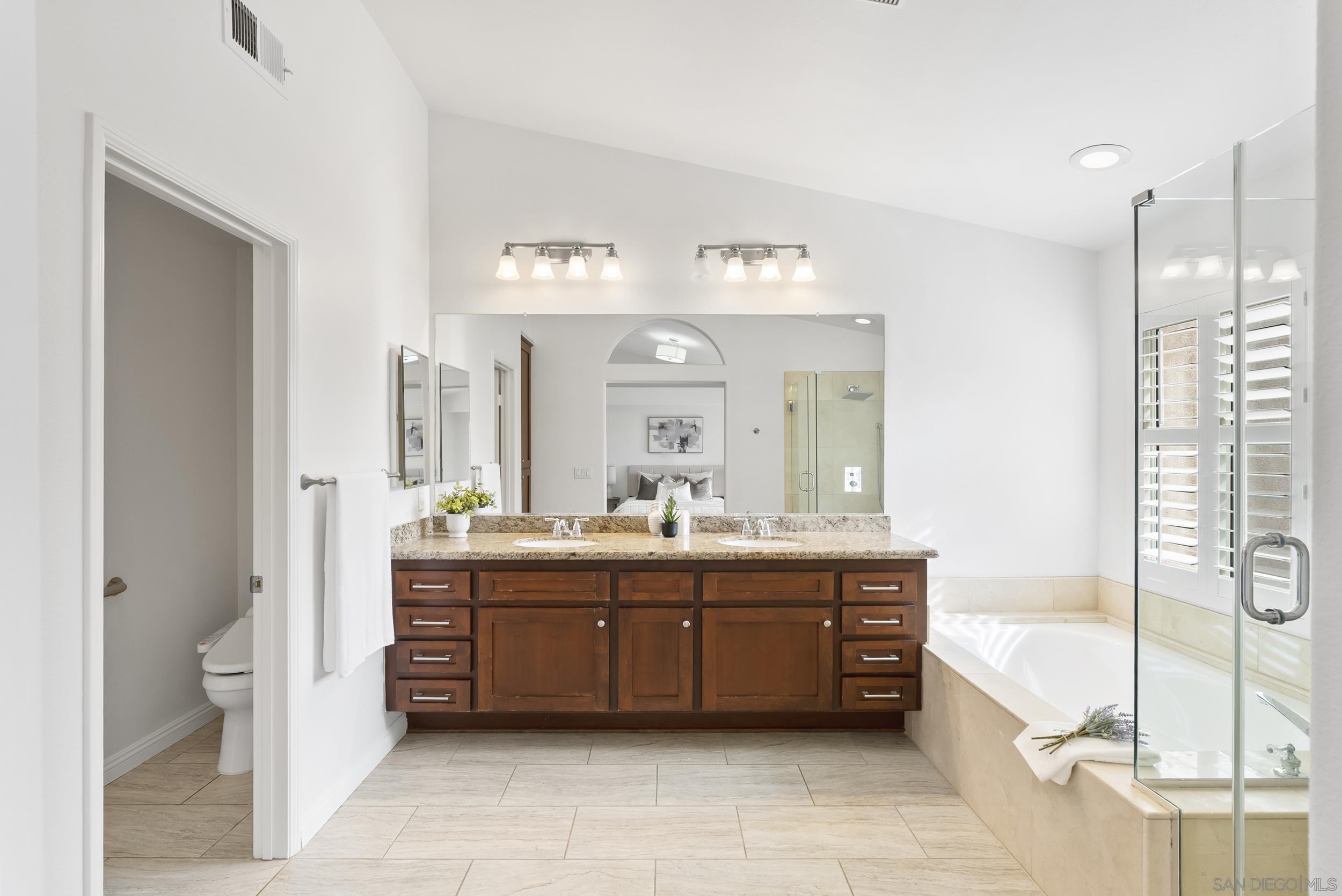 Detail Gallery Image 30 of 40 For 5123  Renaissance Ave  #C,  San Diego,  CA 92122 - 2 Beds | 2/1 Baths