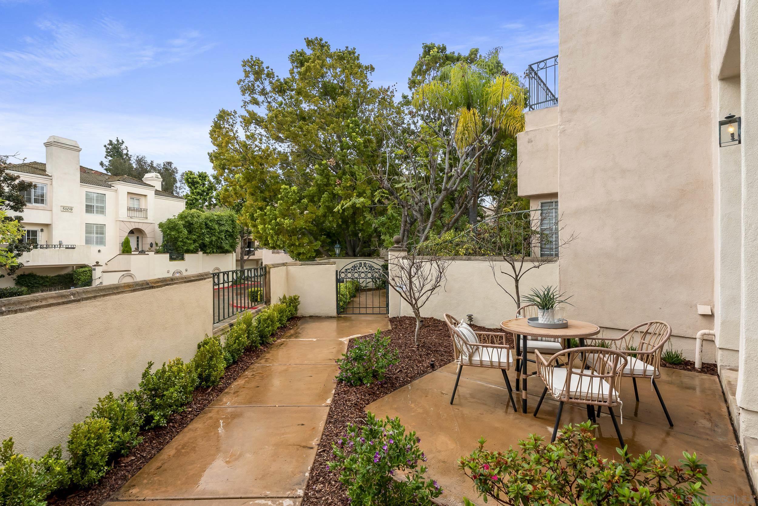Detail Gallery Image 5 of 40 For 5123  Renaissance Ave  #C,  San Diego,  CA 92122 - 2 Beds | 2/1 Baths