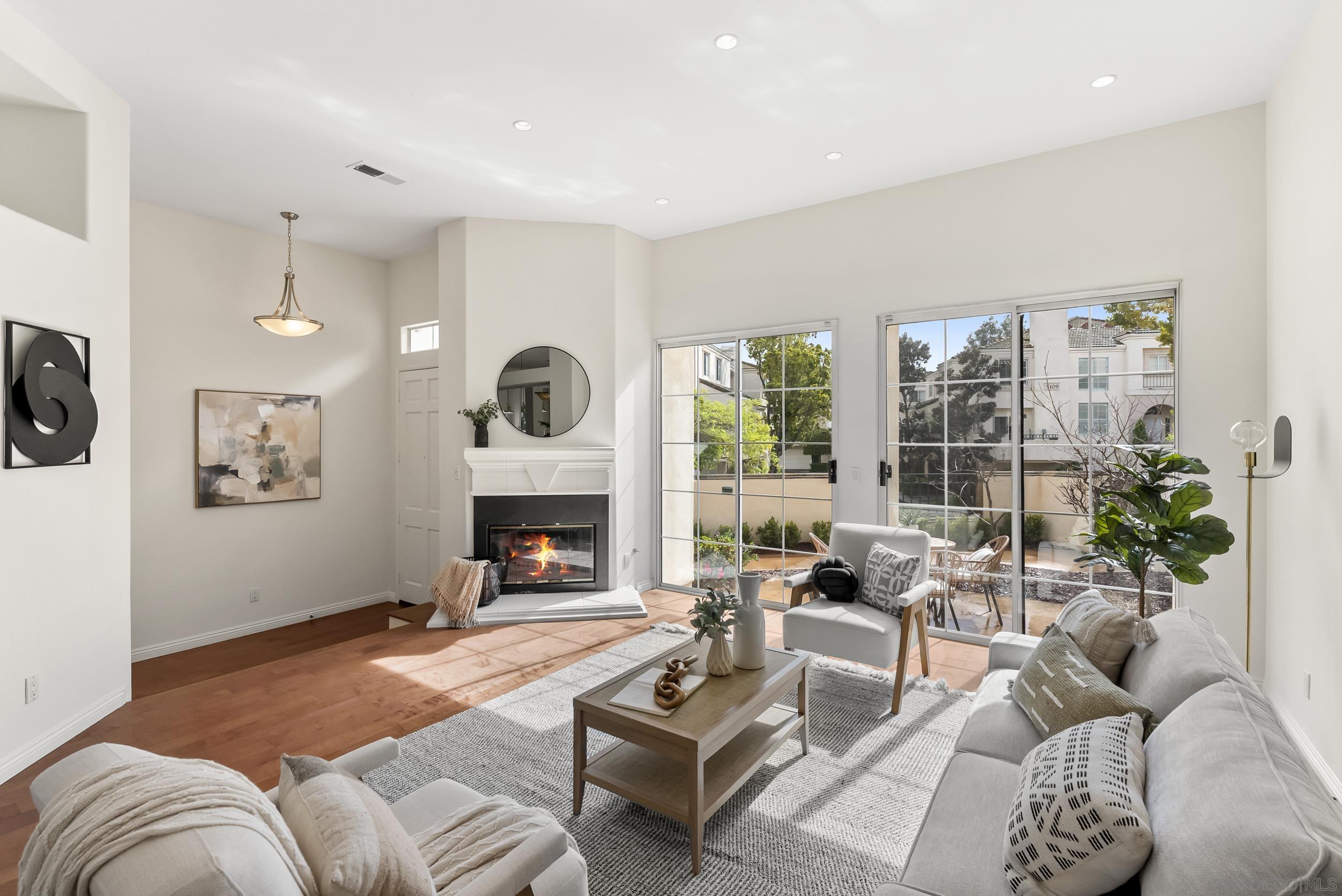 Detail Gallery Image 8 of 40 For 5123  Renaissance Ave  #C,  San Diego,  CA 92122 - 2 Beds | 2/1 Baths