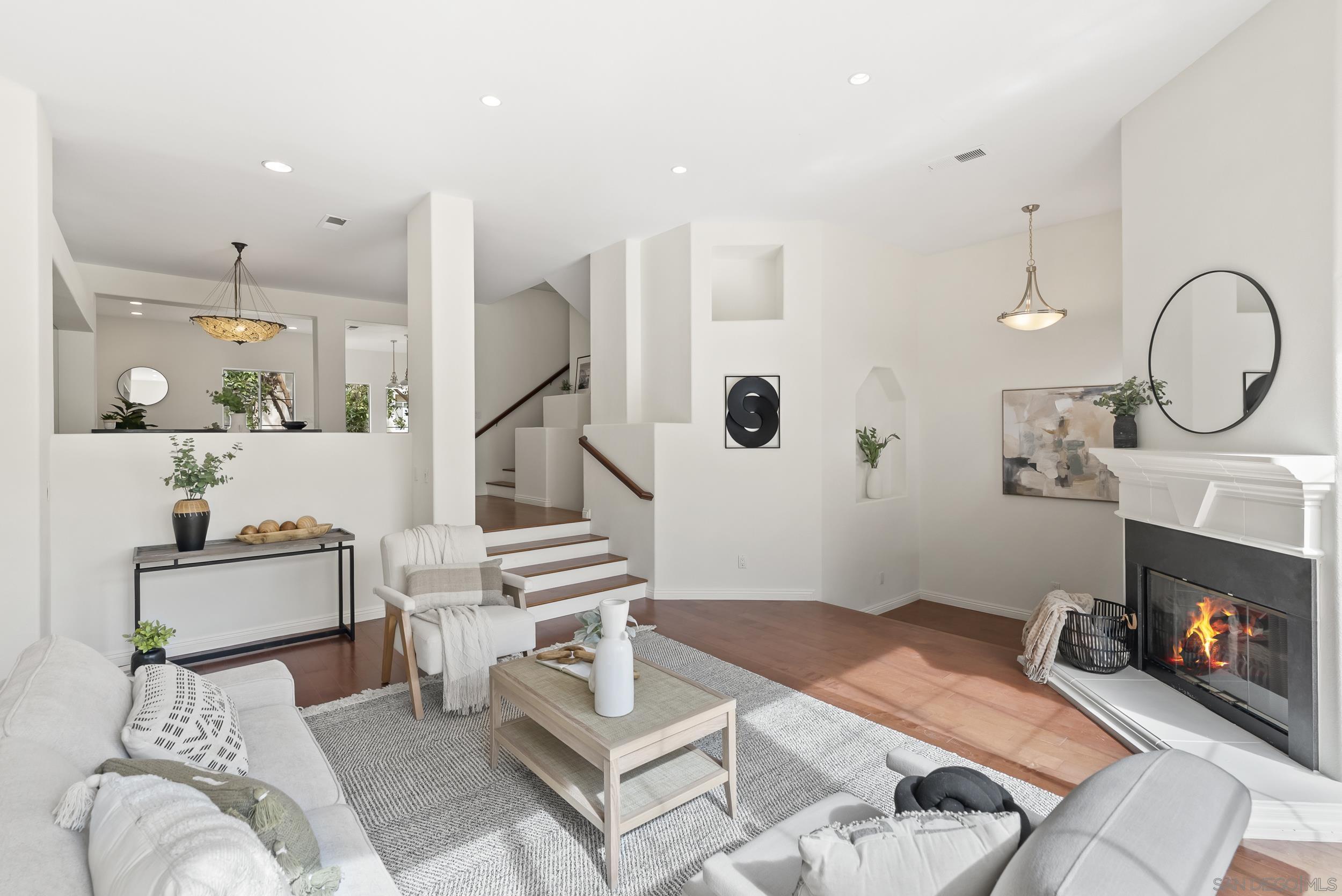 Detail Gallery Image 9 of 40 For 5123  Renaissance Ave  #C,  San Diego,  CA 92122 - 2 Beds | 2/1 Baths