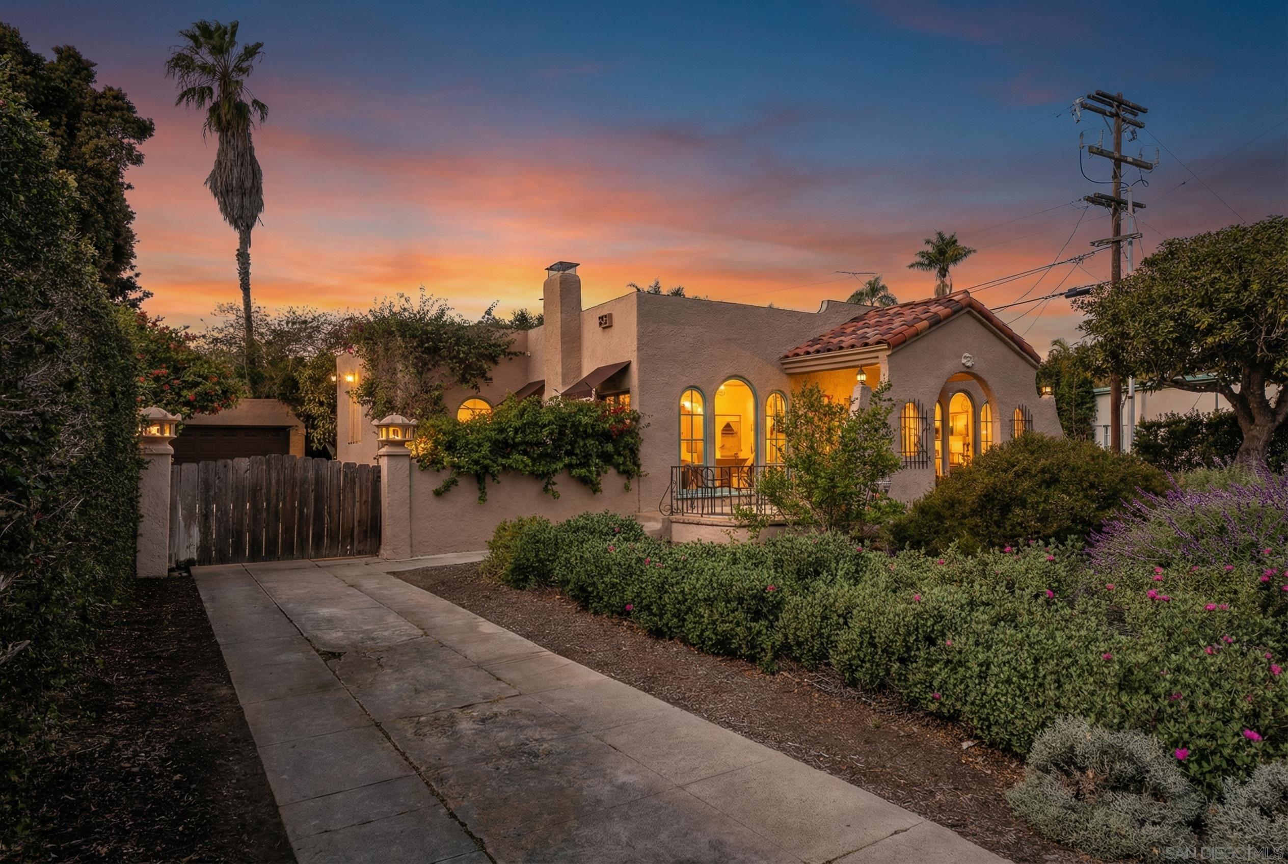 Detail Gallery Image 2 of 58 For 3714  Nimitz Blvd., San Diego,  CA 92107 - 2 Beds | 1/1 Baths