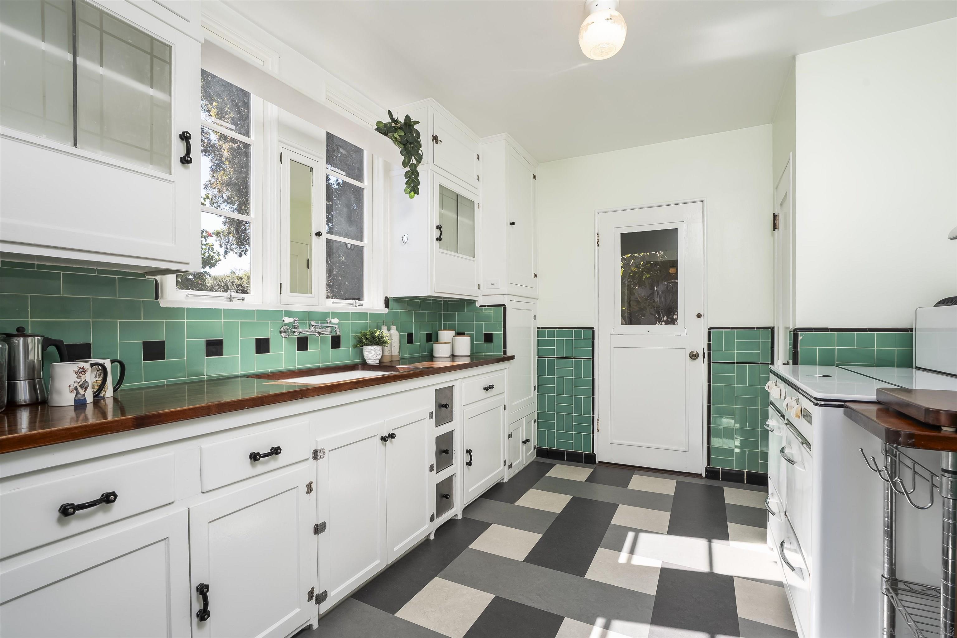 Detail Gallery Image 26 of 58 For 3714  Nimitz Blvd., San Diego,  CA 92107 - 2 Beds | 1/1 Baths