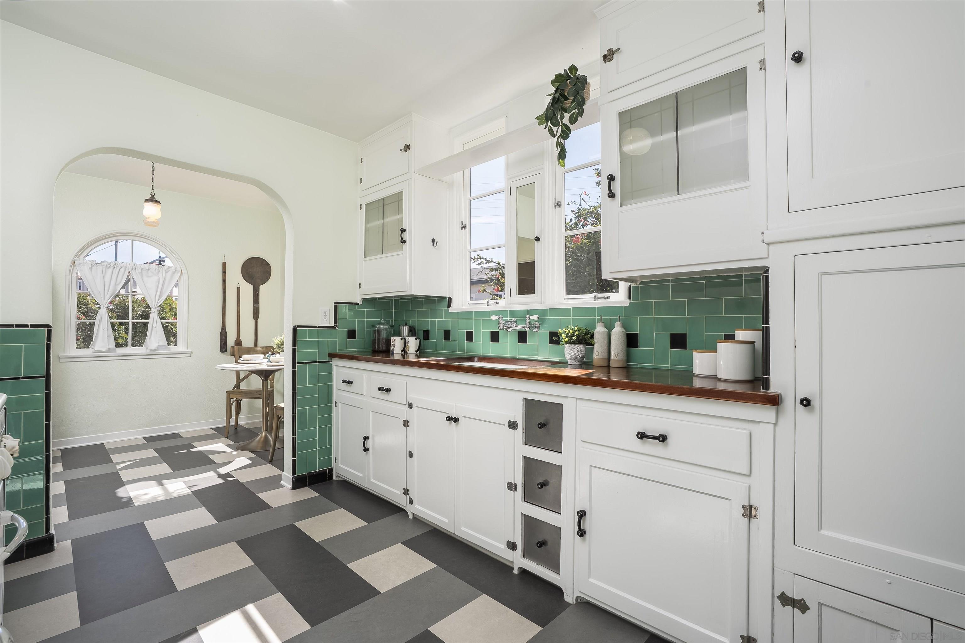 Detail Gallery Image 28 of 58 For 3714  Nimitz Blvd., San Diego,  CA 92107 - 2 Beds | 1/1 Baths