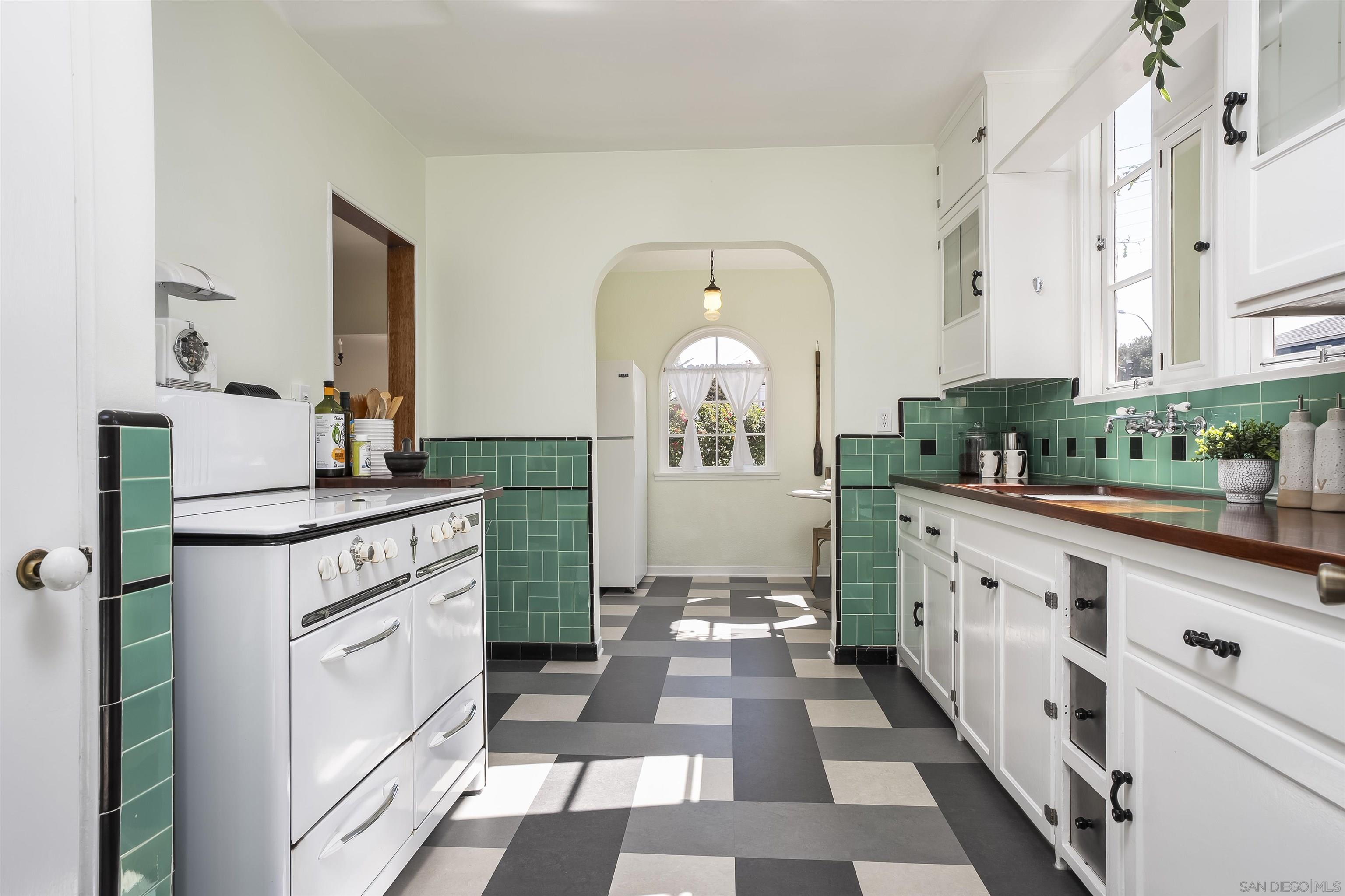 Detail Gallery Image 29 of 58 For 3714  Nimitz Blvd., San Diego,  CA 92107 - 2 Beds | 1/1 Baths