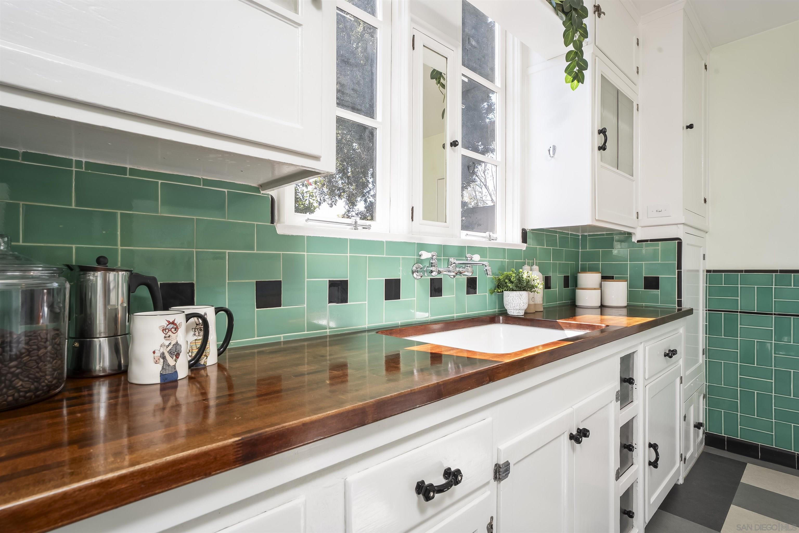 Detail Gallery Image 30 of 58 For 3714  Nimitz Blvd., San Diego,  CA 92107 - 2 Beds | 1/1 Baths