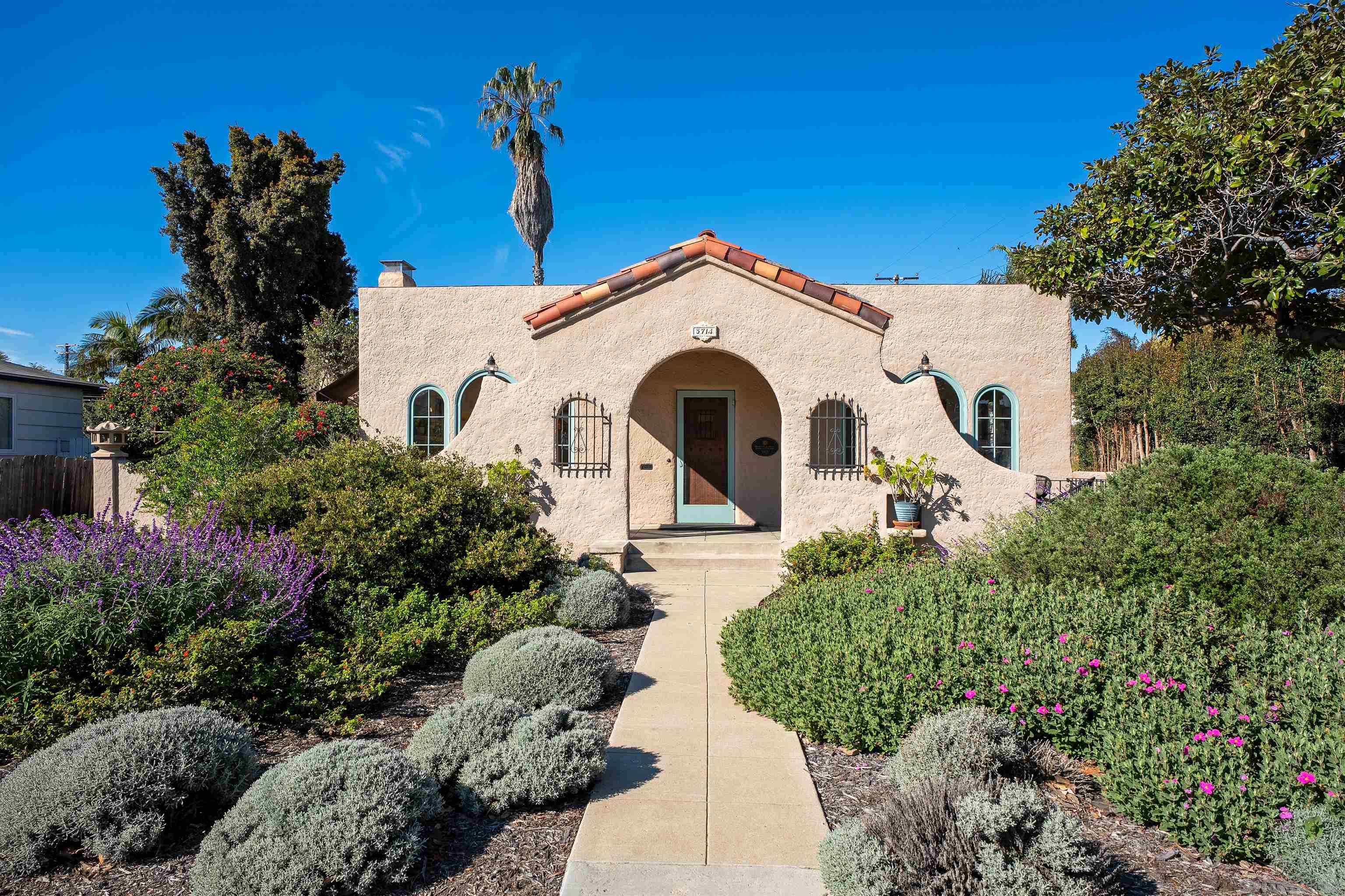 Detail Gallery Image 4 of 58 For 3714  Nimitz Blvd., San Diego,  CA 92107 - 2 Beds | 1/1 Baths