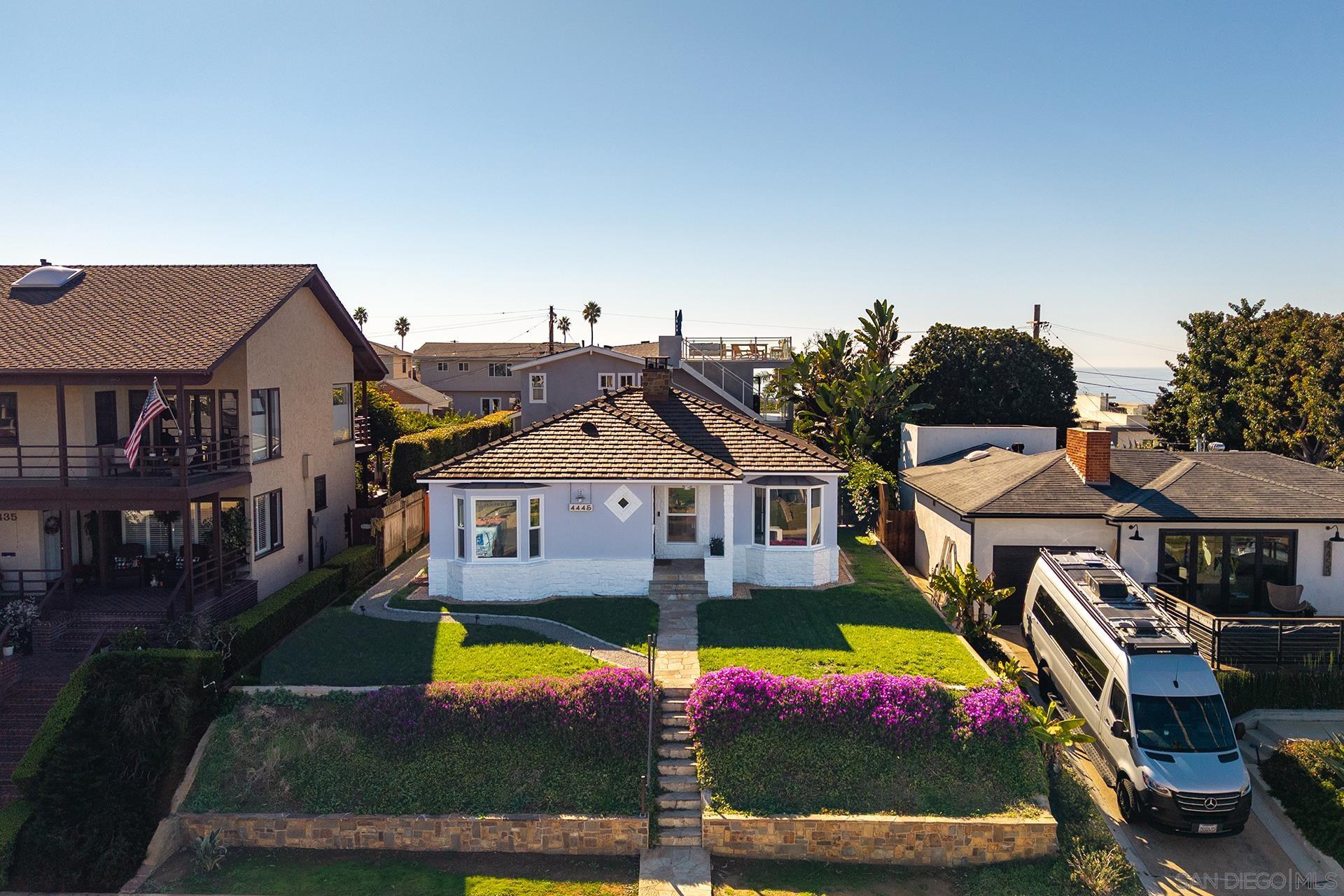 Detail Gallery Image 11 of 75 For 4445  Coronado Avenue, San Diego,  CA 92107 - 6 Beds | 2/1 Baths