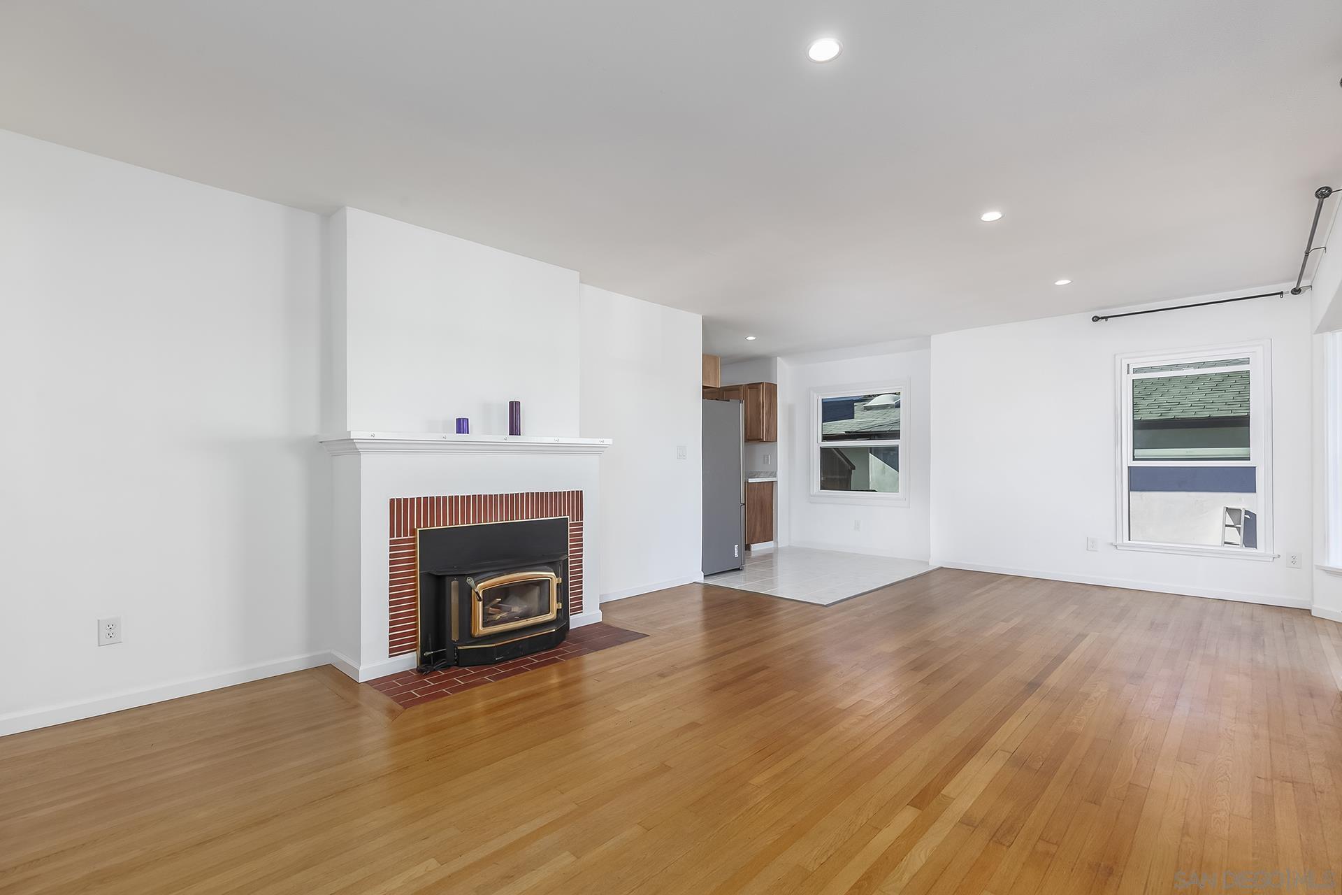 Detail Gallery Image 17 of 75 For 4445  Coronado Avenue, San Diego,  CA 92107 - 6 Beds | 2/1 Baths