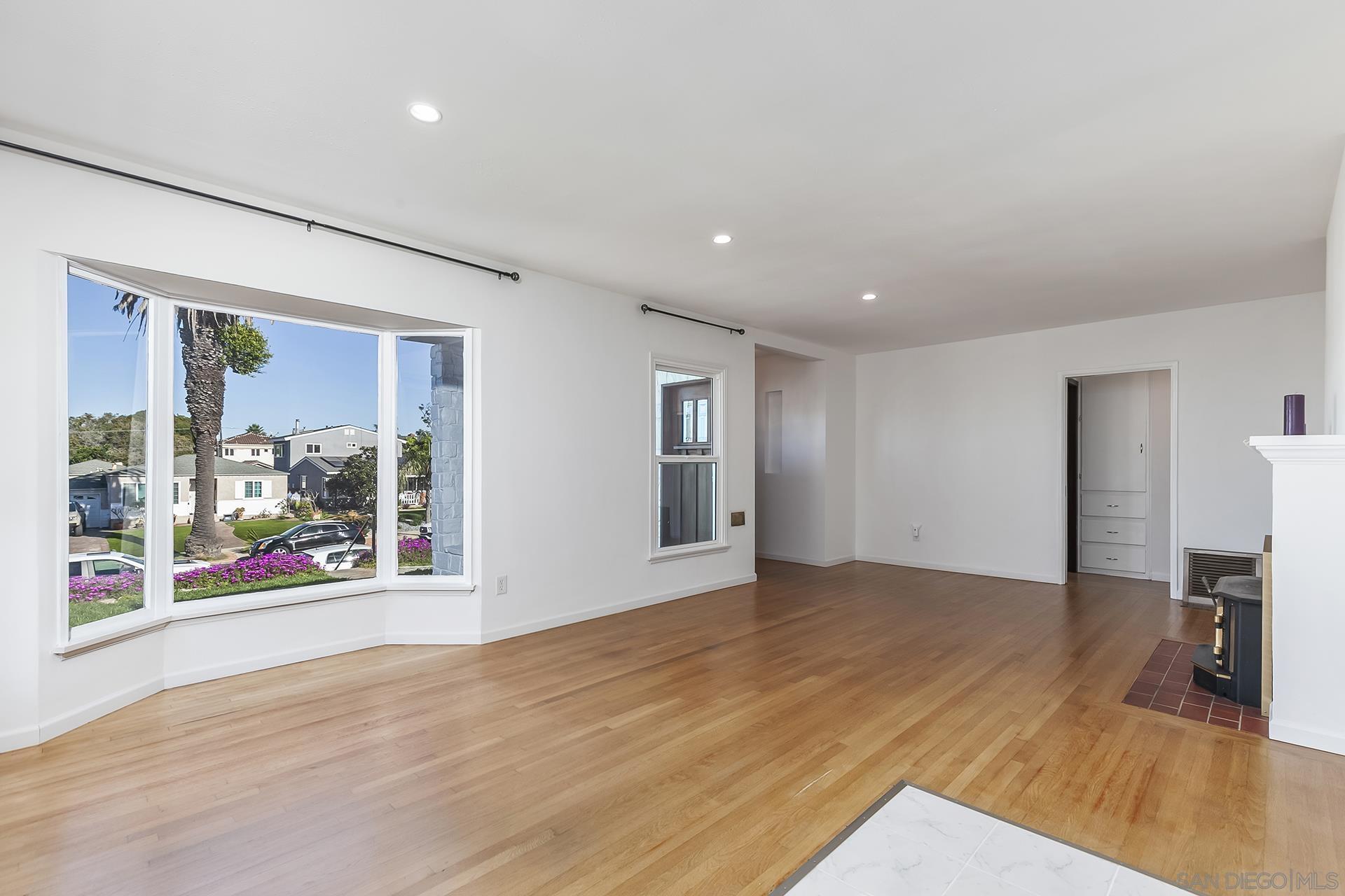 Detail Gallery Image 18 of 75 For 4445  Coronado Avenue, San Diego,  CA 92107 - 6 Beds | 2/1 Baths