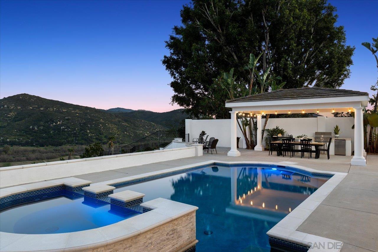 Detail Gallery Image 2 of 75 For 2814  Paseo Del Sol, Escondido,  CA 92025 - 6 Beds | 4/1 Baths