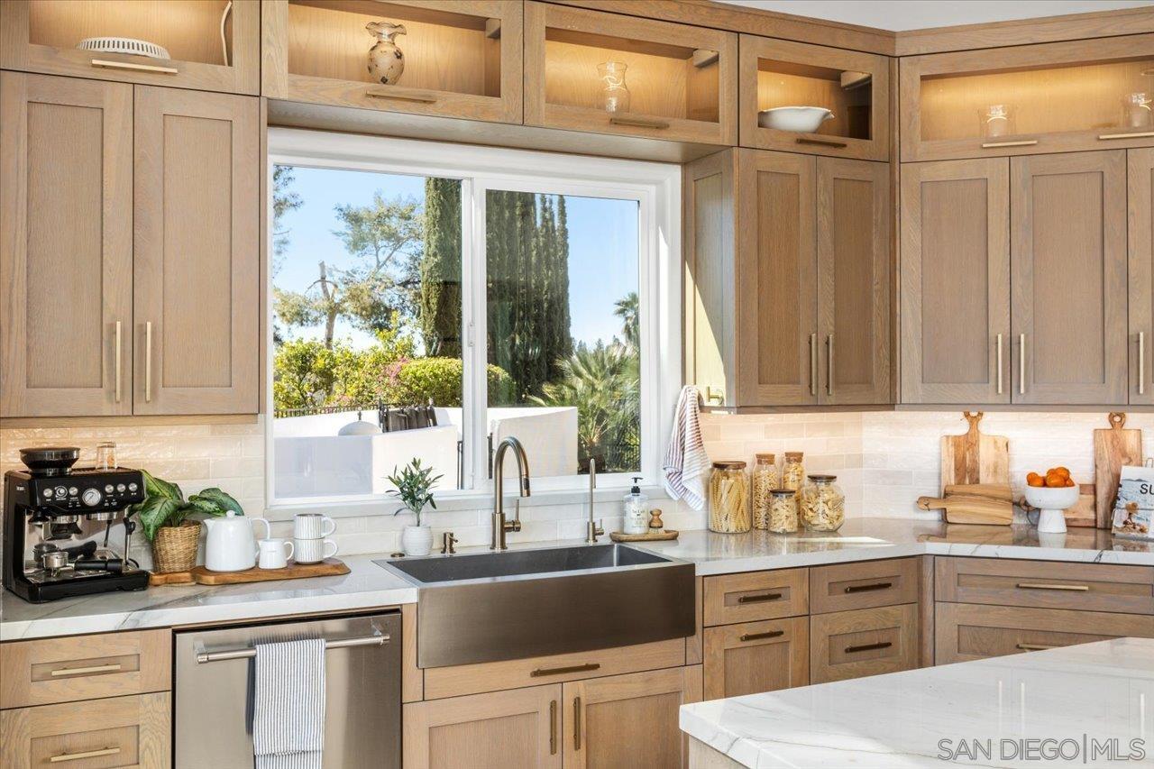 Detail Gallery Image 29 of 75 For 2814  Paseo Del Sol, Escondido,  CA 92025 - 6 Beds | 4/1 Baths