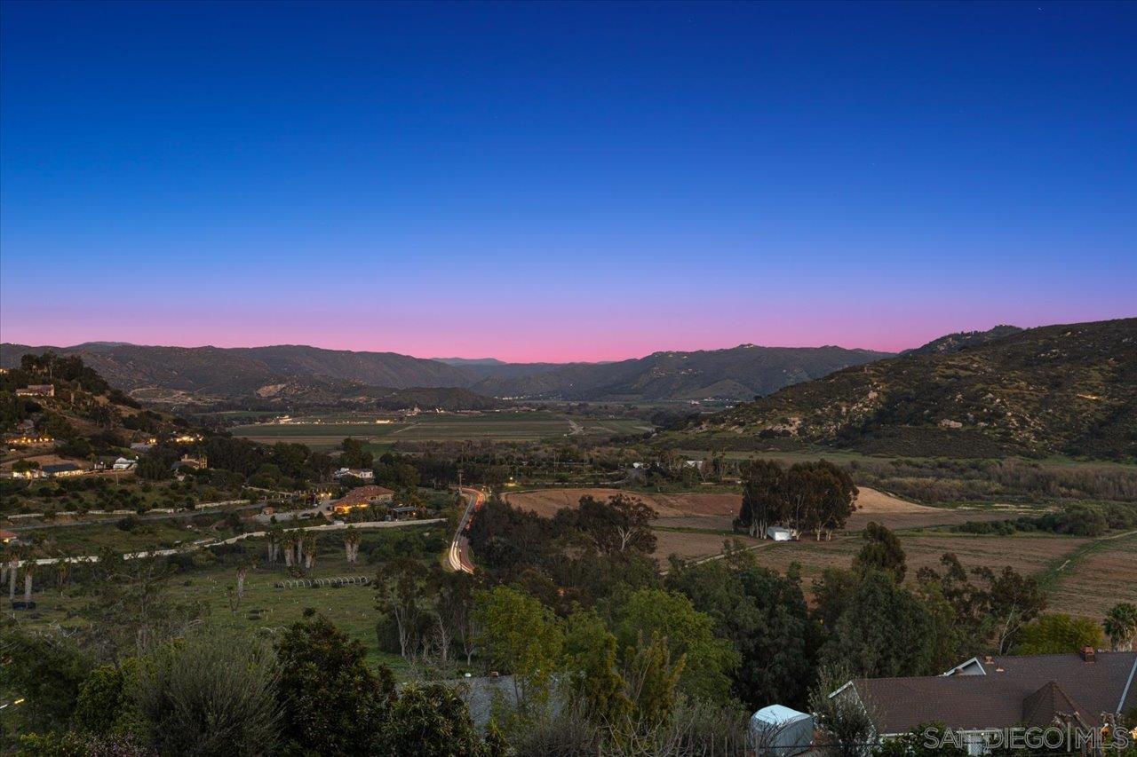 Detail Gallery Image 6 of 75 For 2814  Paseo Del Sol, Escondido,  CA 92025 - 6 Beds | 4/1 Baths