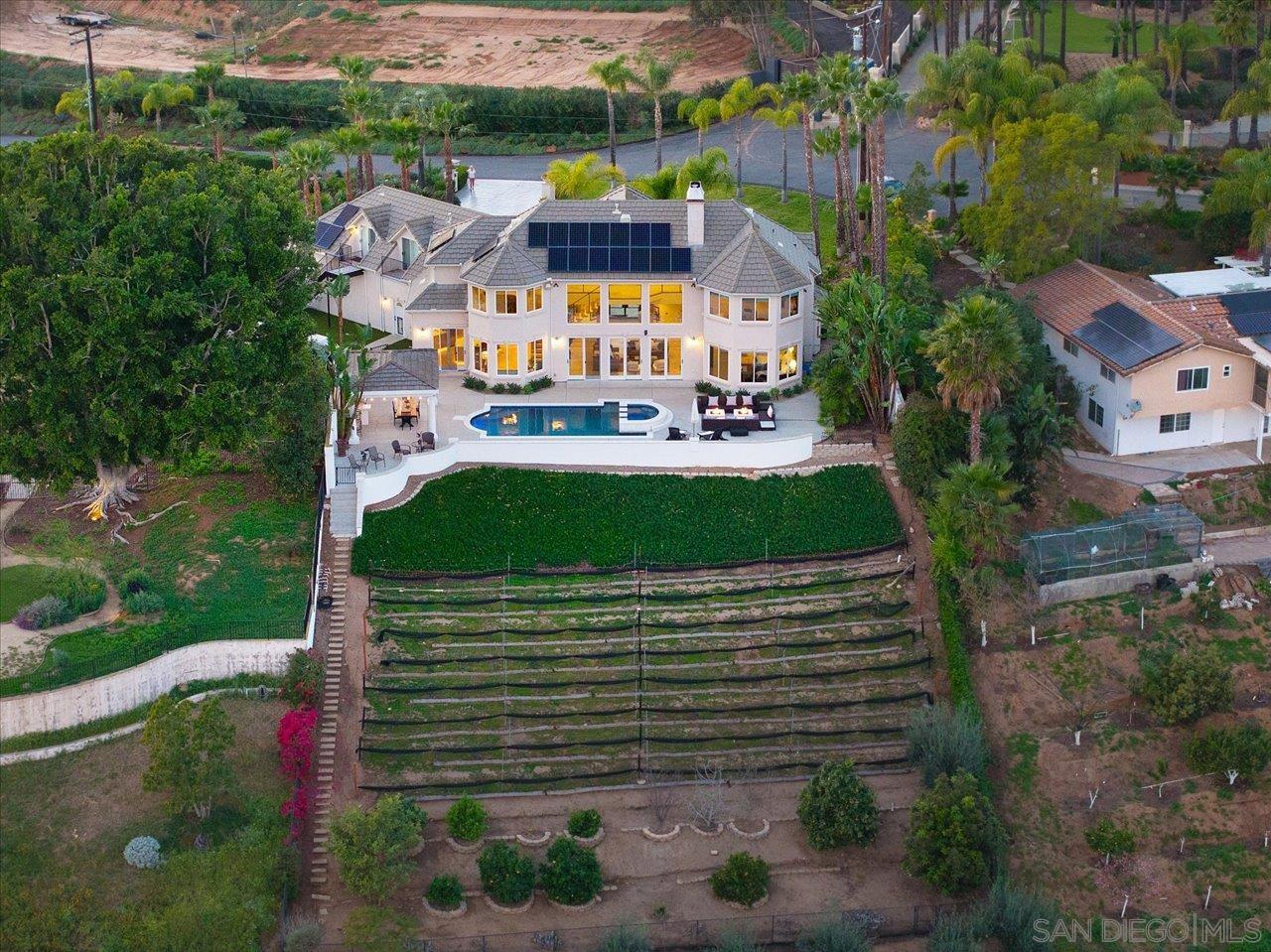 Detail Gallery Image 10 of 75 For 2814  Paseo Del Sol, Escondido,  CA 92025 - 6 Beds | 4/1 Baths