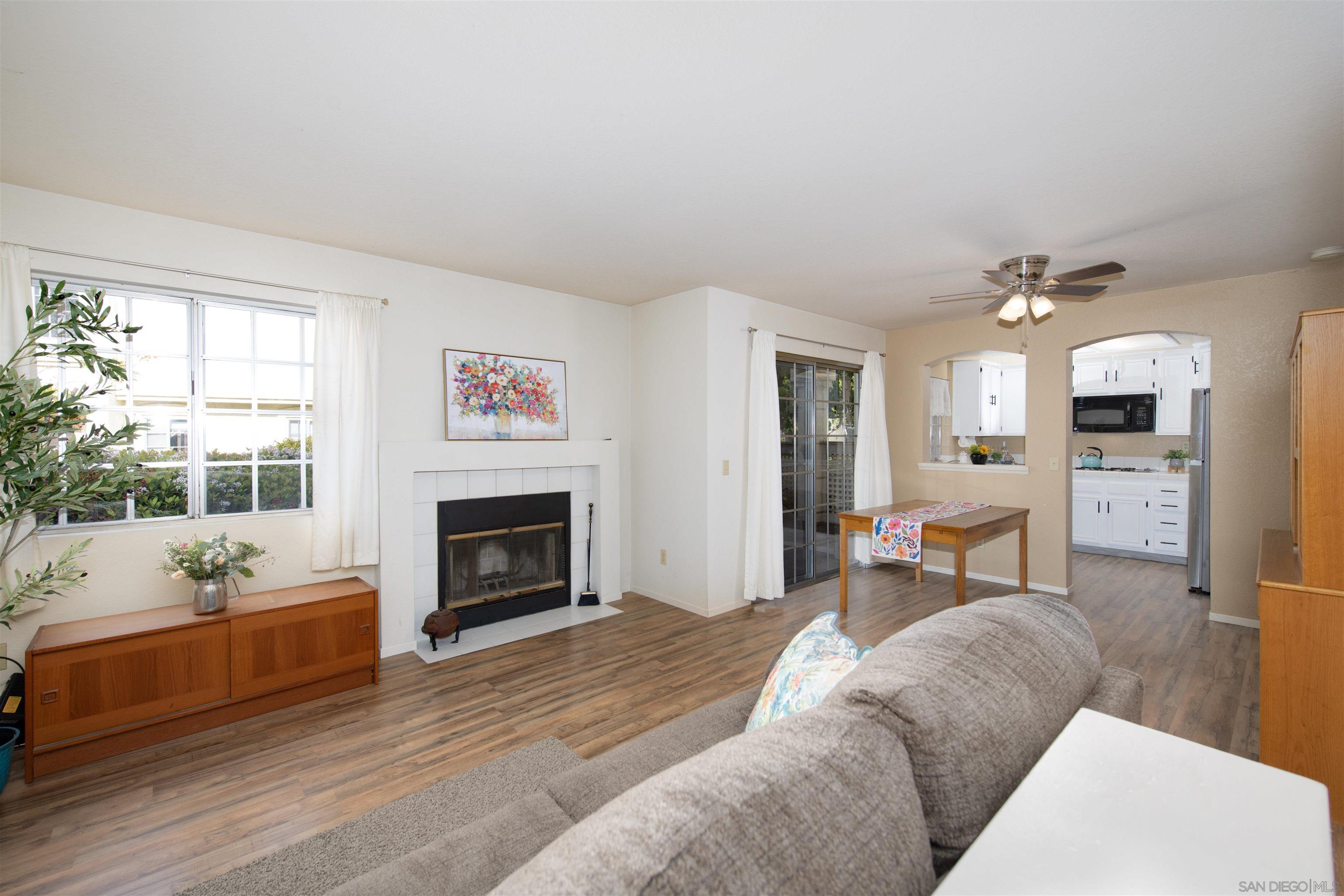 Detail Gallery Image 3 of 16 For 1050  La Tortuga Dr  #15,  Vista,  CA 92081 - 2 Beds | 1/1 Baths