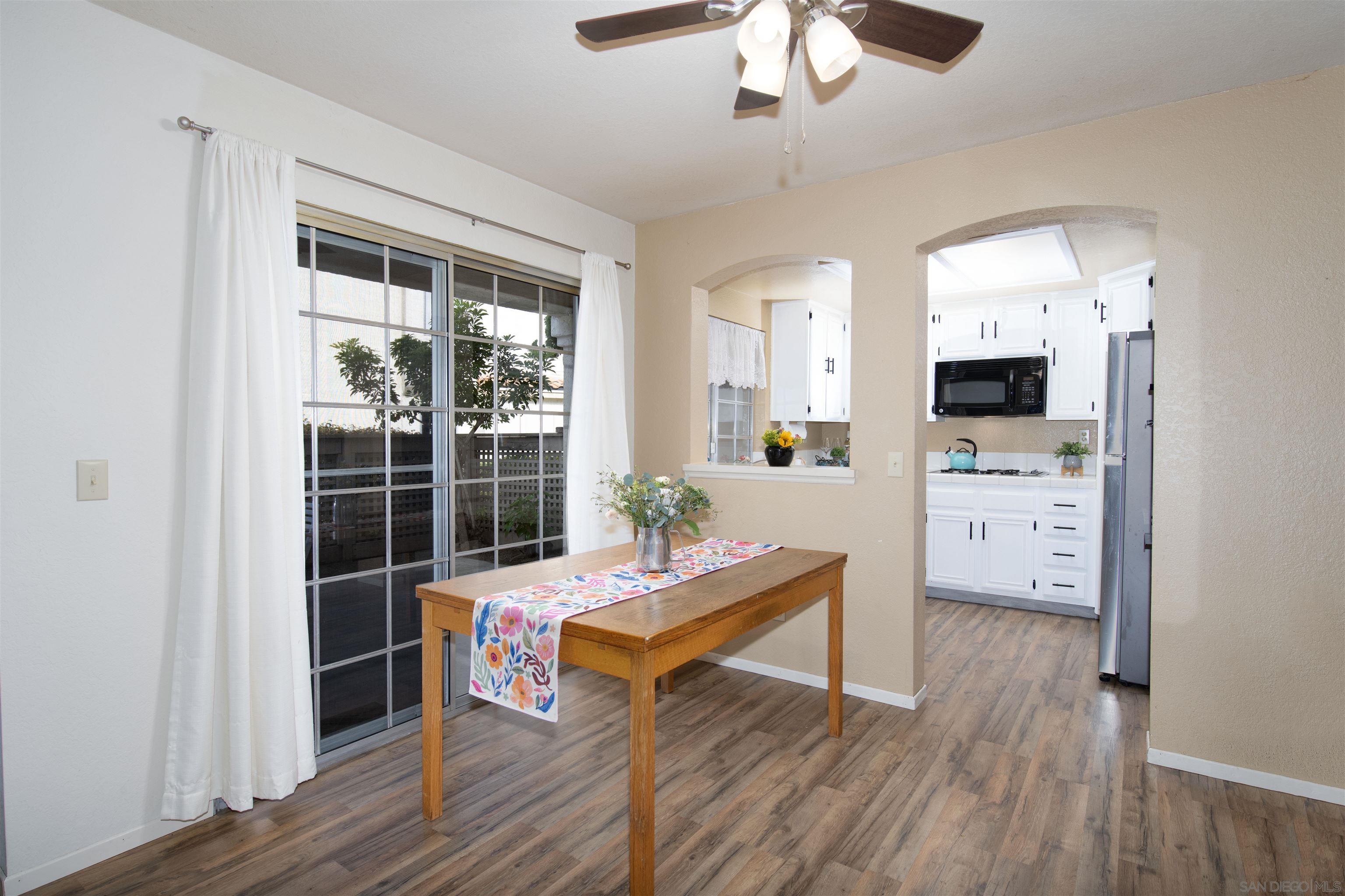 Detail Gallery Image 5 of 16 For 1050  La Tortuga Dr  #15,  Vista,  CA 92081 - 2 Beds | 1/1 Baths