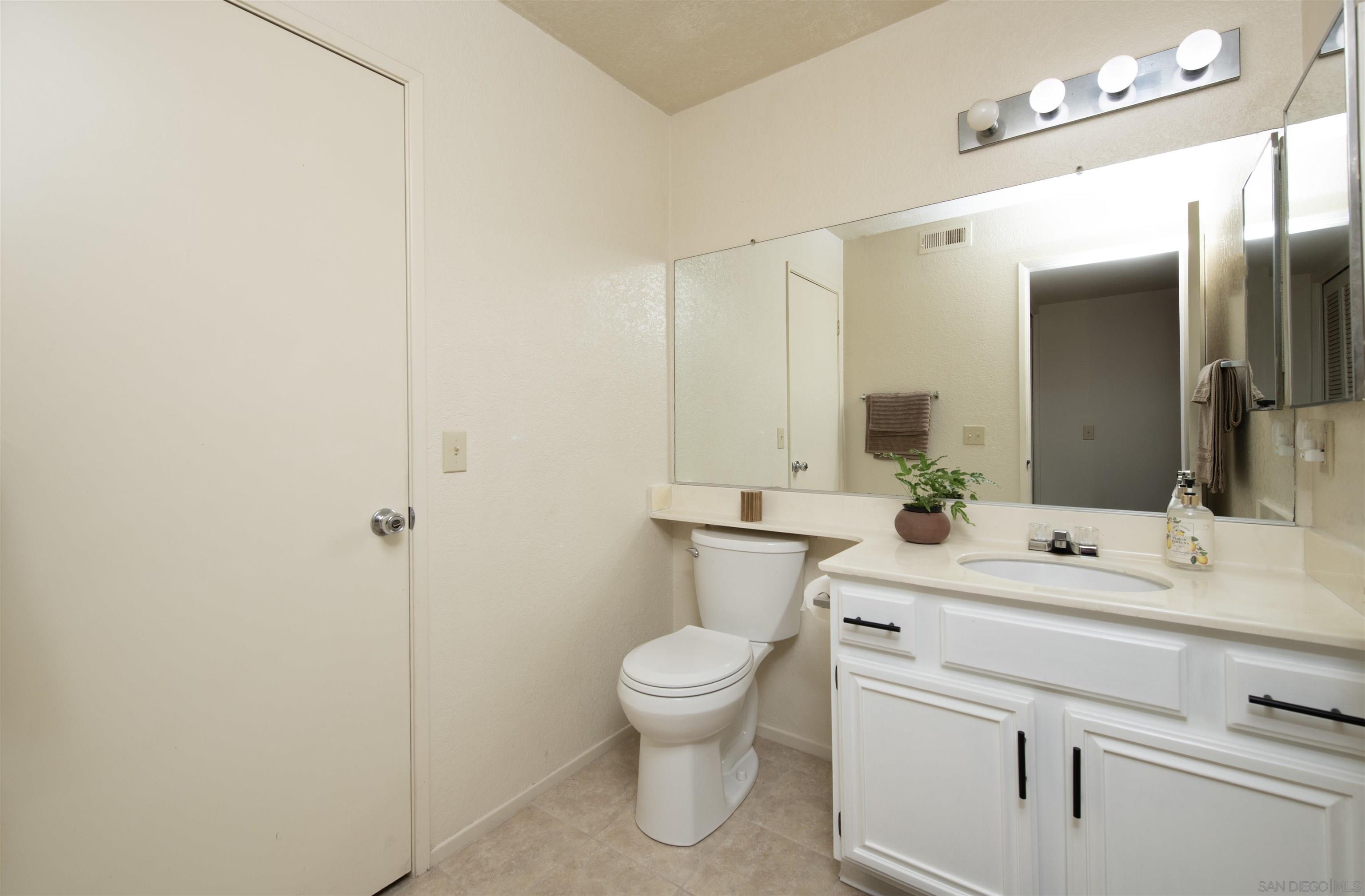 Detail Gallery Image 8 of 16 For 1050  La Tortuga Dr  #15,  Vista,  CA 92081 - 2 Beds | 1/1 Baths