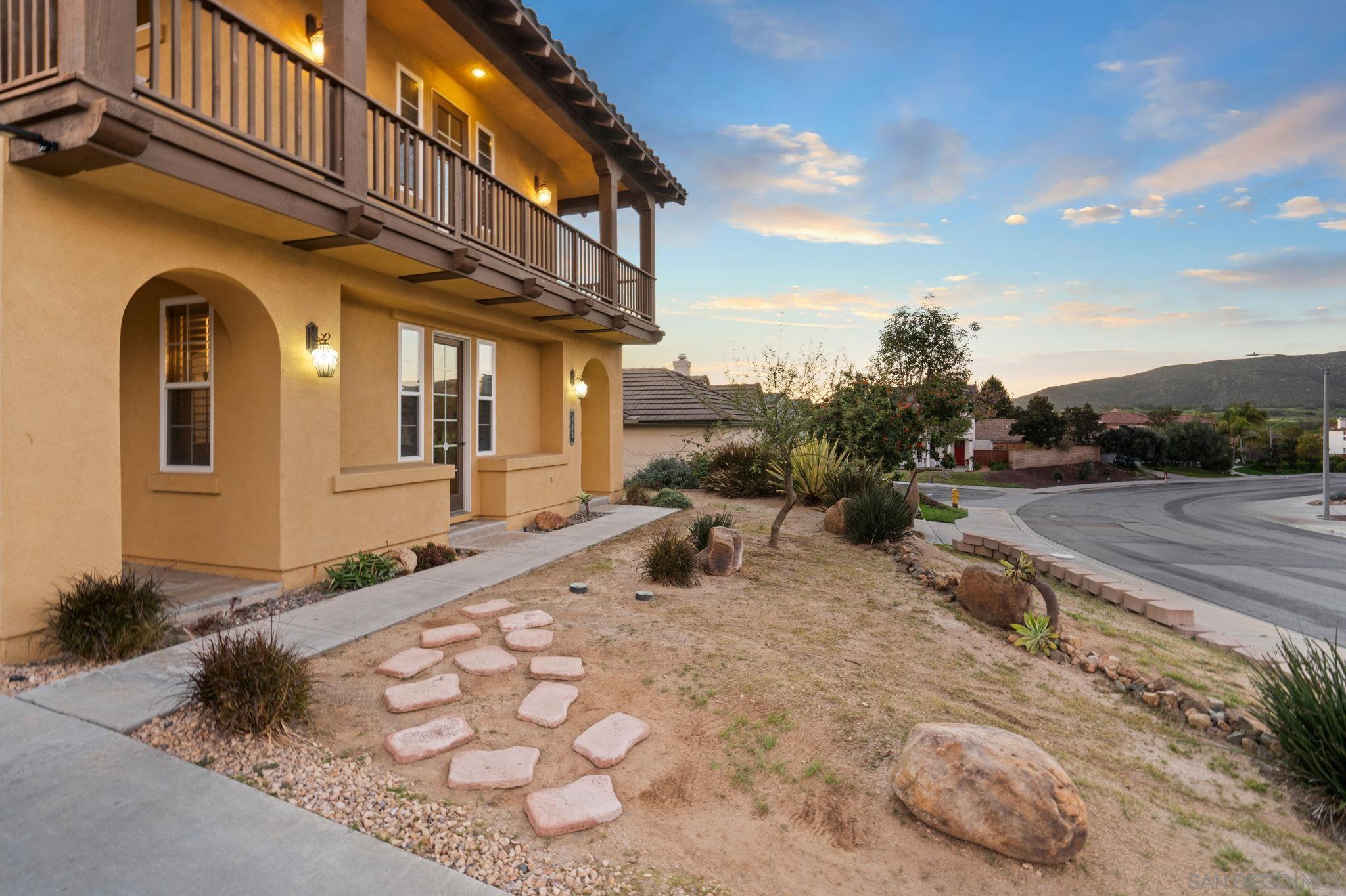 Detail Gallery Image 3 of 60 For 644  Wilmington Dr, Chula Vista,  CA 91914 - 5 Beds | 4 Baths