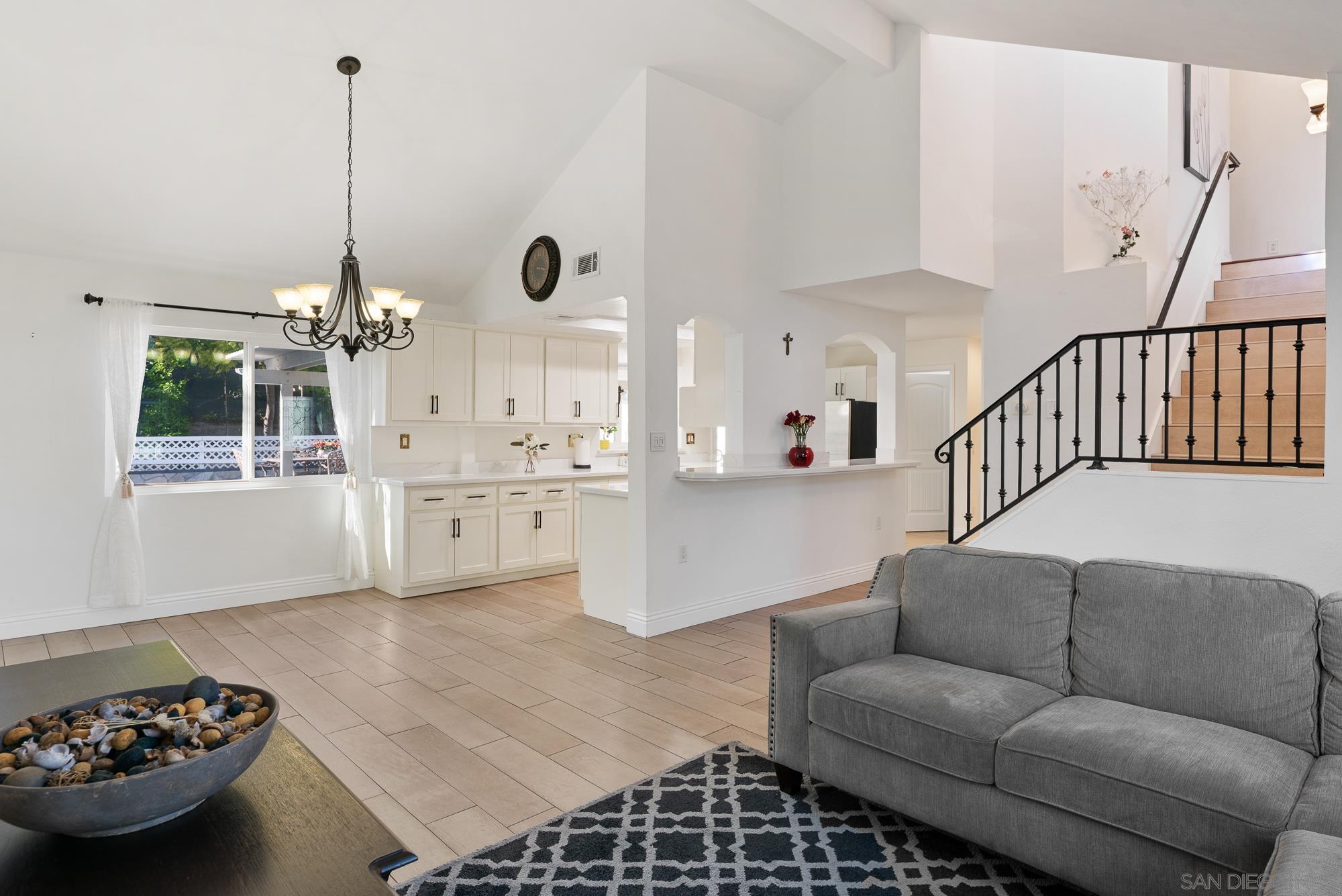 Detail Gallery Image 12 of 49 For 14192  Chicarita Creek Rd, San Diego,  CA 92128 - 4 Beds | 2/1 Baths