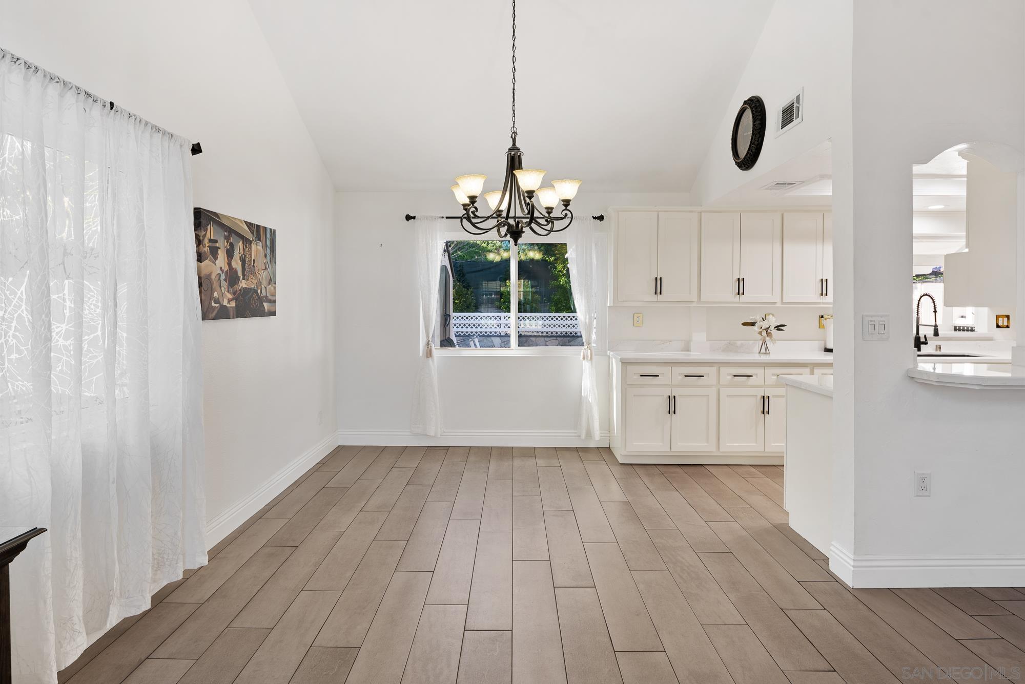 Detail Gallery Image 13 of 49 For 14192  Chicarita Creek Rd, San Diego,  CA 92128 - 4 Beds | 2/1 Baths