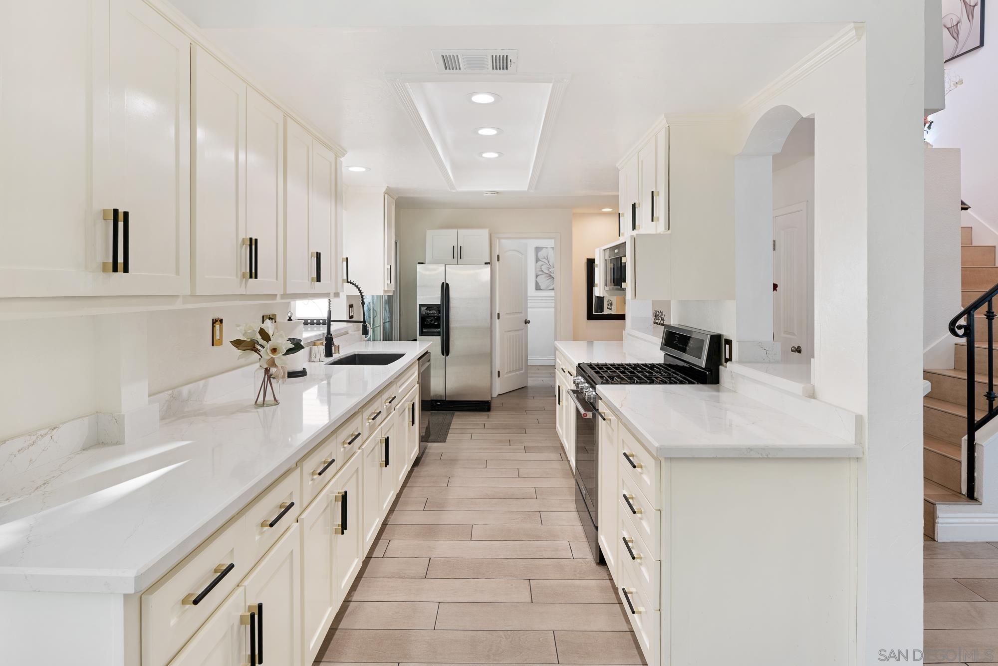 Detail Gallery Image 16 of 49 For 14192  Chicarita Creek Rd, San Diego,  CA 92128 - 4 Beds | 2/1 Baths