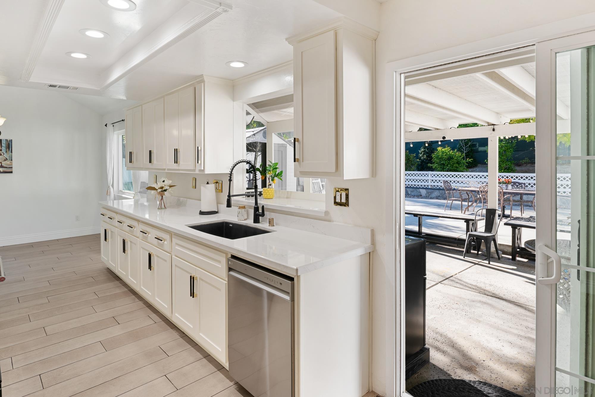 Detail Gallery Image 19 of 49 For 14192  Chicarita Creek Rd, San Diego,  CA 92128 - 4 Beds | 2/1 Baths