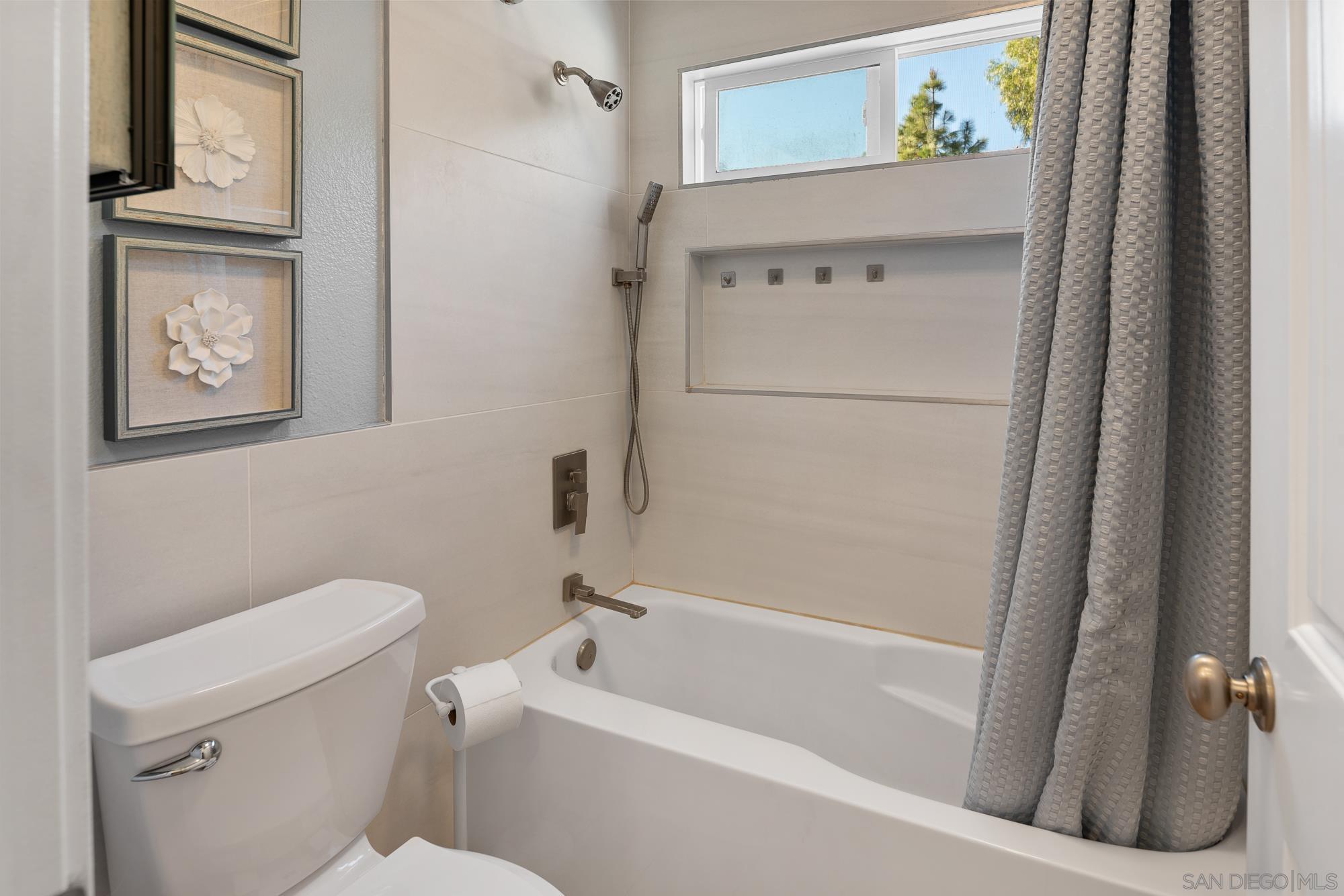 Detail Gallery Image 27 of 49 For 14192  Chicarita Creek Rd, San Diego,  CA 92128 - 4 Beds | 2/1 Baths