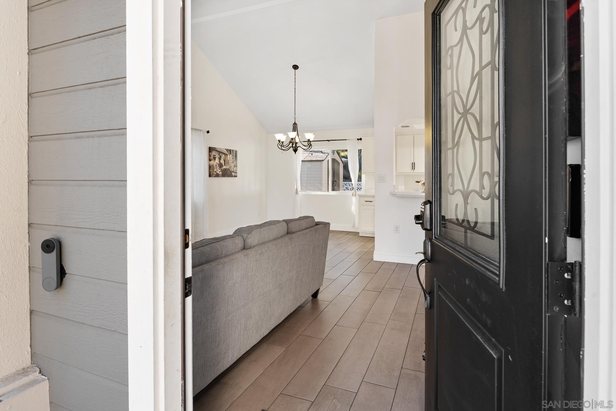 Detail Gallery Image 8 of 49 For 14192  Chicarita Creek Rd, San Diego,  CA 92128 - 4 Beds | 2/1 Baths