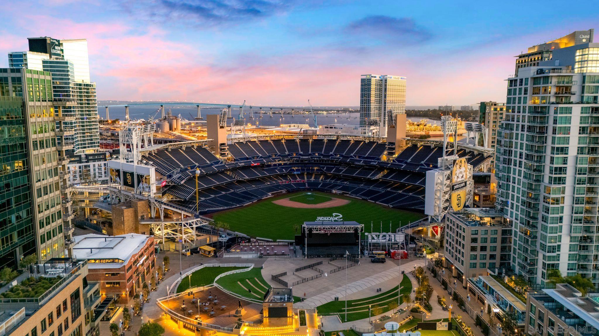 Detail Gallery Image 4 of 75 For 877  Island Ave  #1006,  San Diego,  CA 92101 - 2 Beds | 2/1 Baths