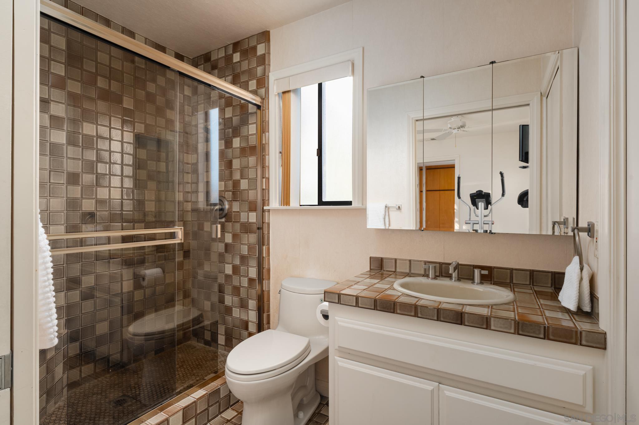 Detail Gallery Image 17 of 42 For 15943  Ranch Hollow Rd, Poway,  CA 92064 - 5 Beds | 4/1 Baths