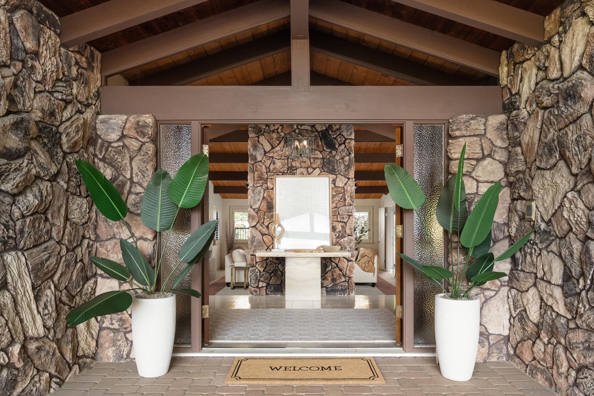 Detail Gallery Image 3 of 42 For 15943  Ranch Hollow Rd, Poway,  CA 92064 - 5 Beds | 4/1 Baths