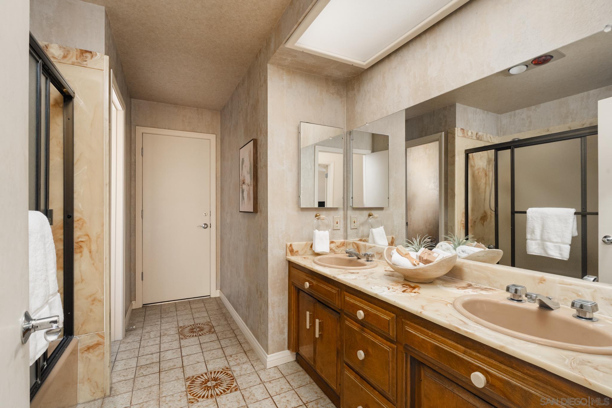 Detail Gallery Image 34 of 42 For 15943  Ranch Hollow Rd, Poway,  CA 92064 - 5 Beds | 4/1 Baths