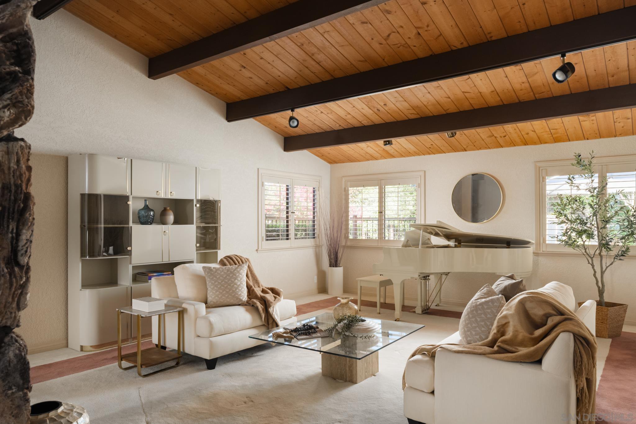 Detail Gallery Image 5 of 42 For 15943  Ranch Hollow Rd, Poway,  CA 92064 - 5 Beds | 4/1 Baths