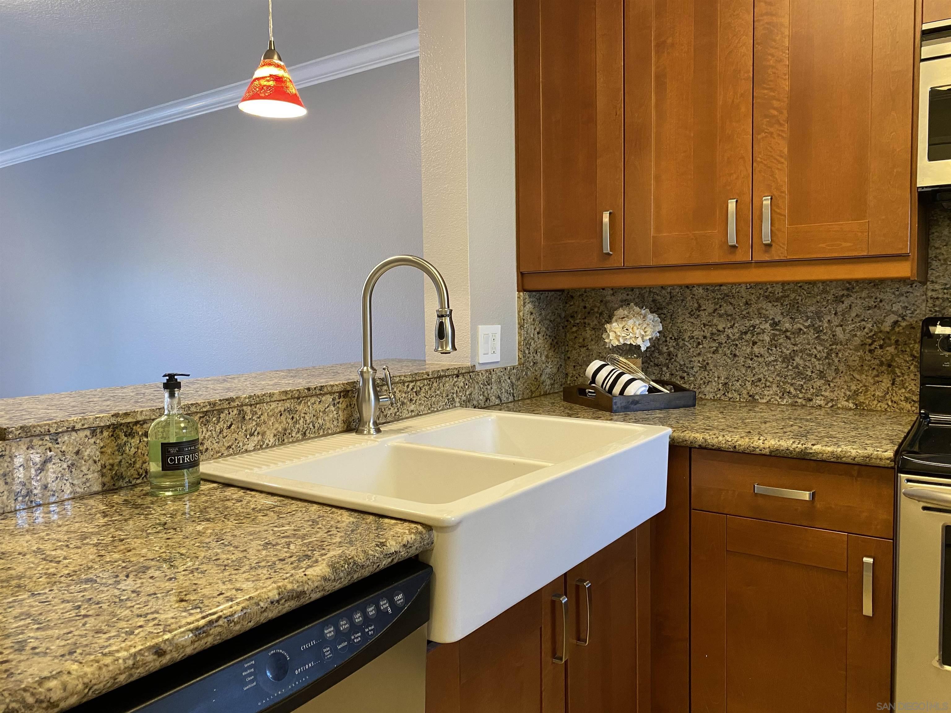 Detail Gallery Image 8 of 27 For 7405  Charmant  #2324,  San Diego,  CA 92122 - 2 Beds | 2 Baths