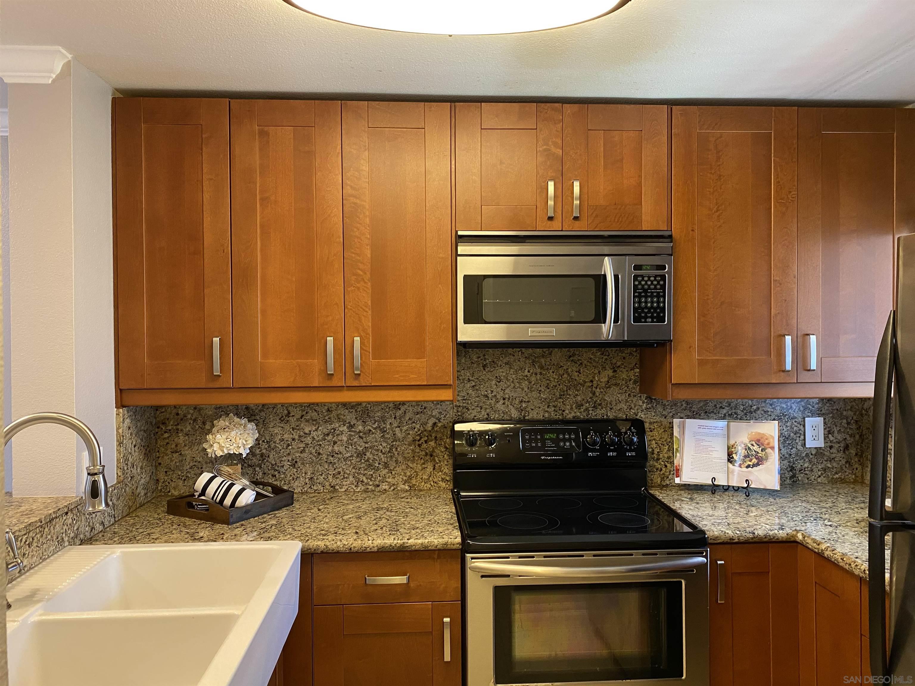 Detail Gallery Image 9 of 27 For 7405  Charmant  #2324,  San Diego,  CA 92122 - 2 Beds | 2 Baths