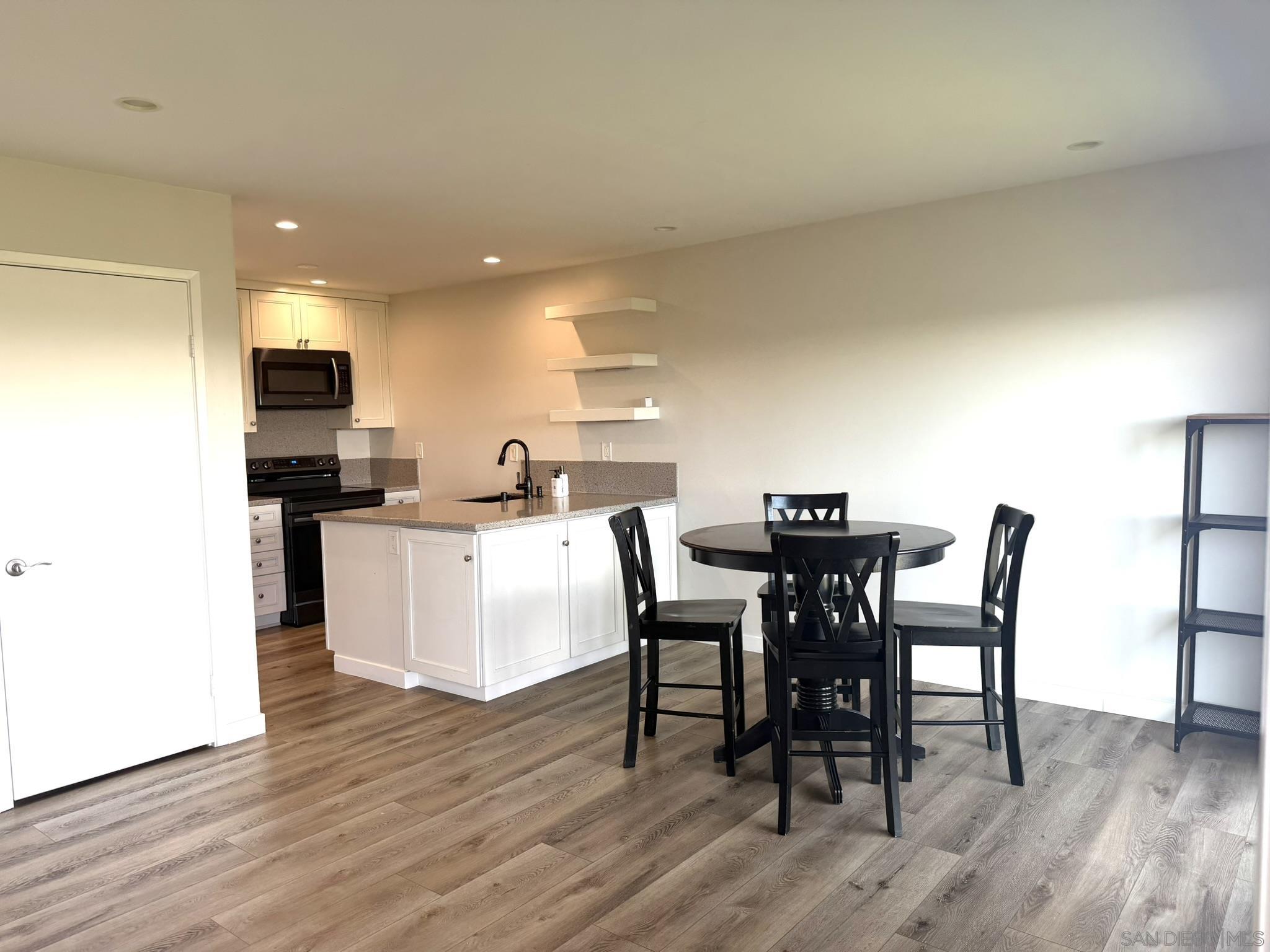 Detail Gallery Image 5 of 31 For 3079  Cowley Way  38, San Diego,  CA 92117 - 2 Beds | 1/1 Baths