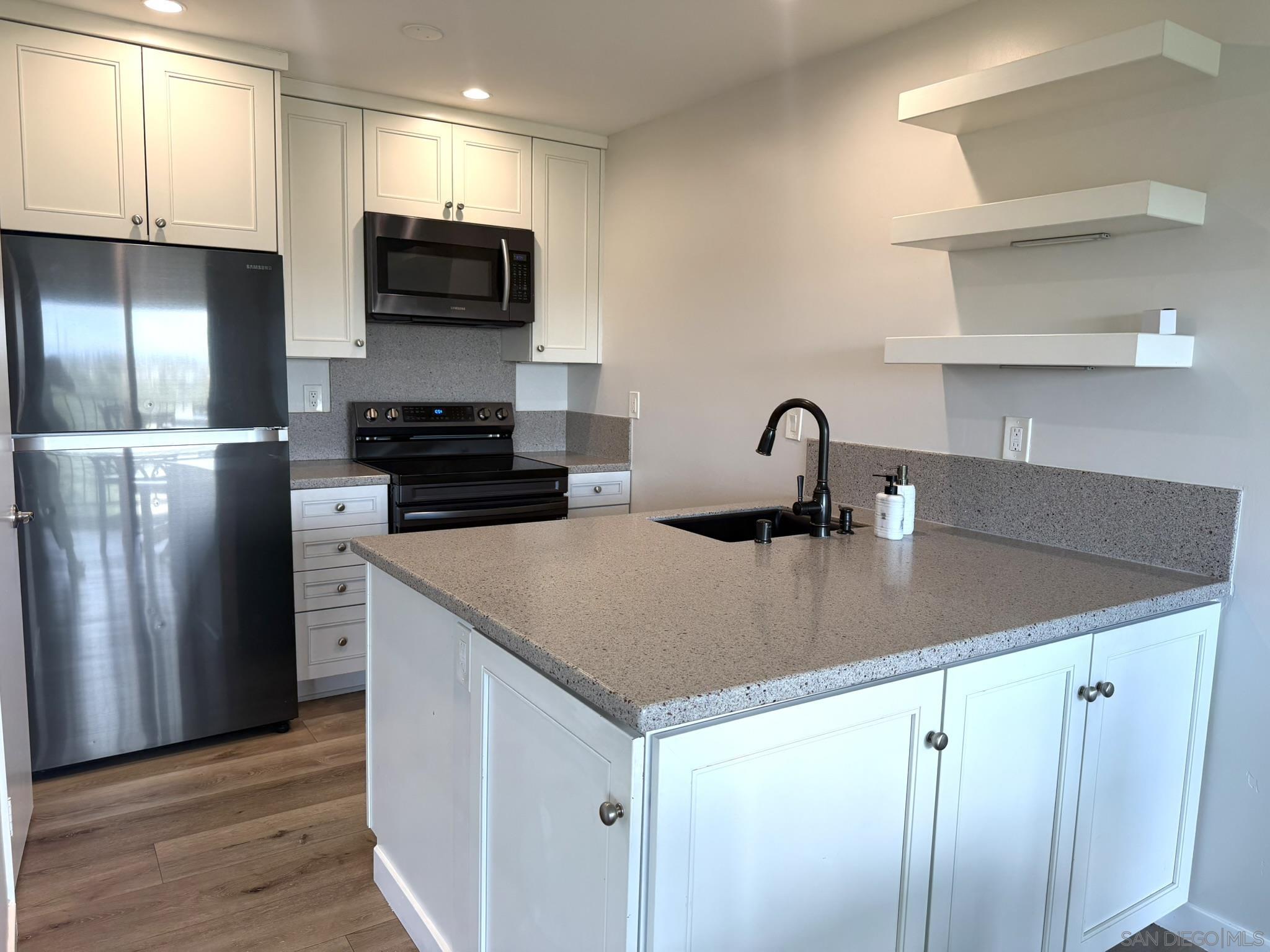 Detail Gallery Image 8 of 31 For 3079  Cowley Way  38, San Diego,  CA 92117 - 2 Beds | 1/1 Baths