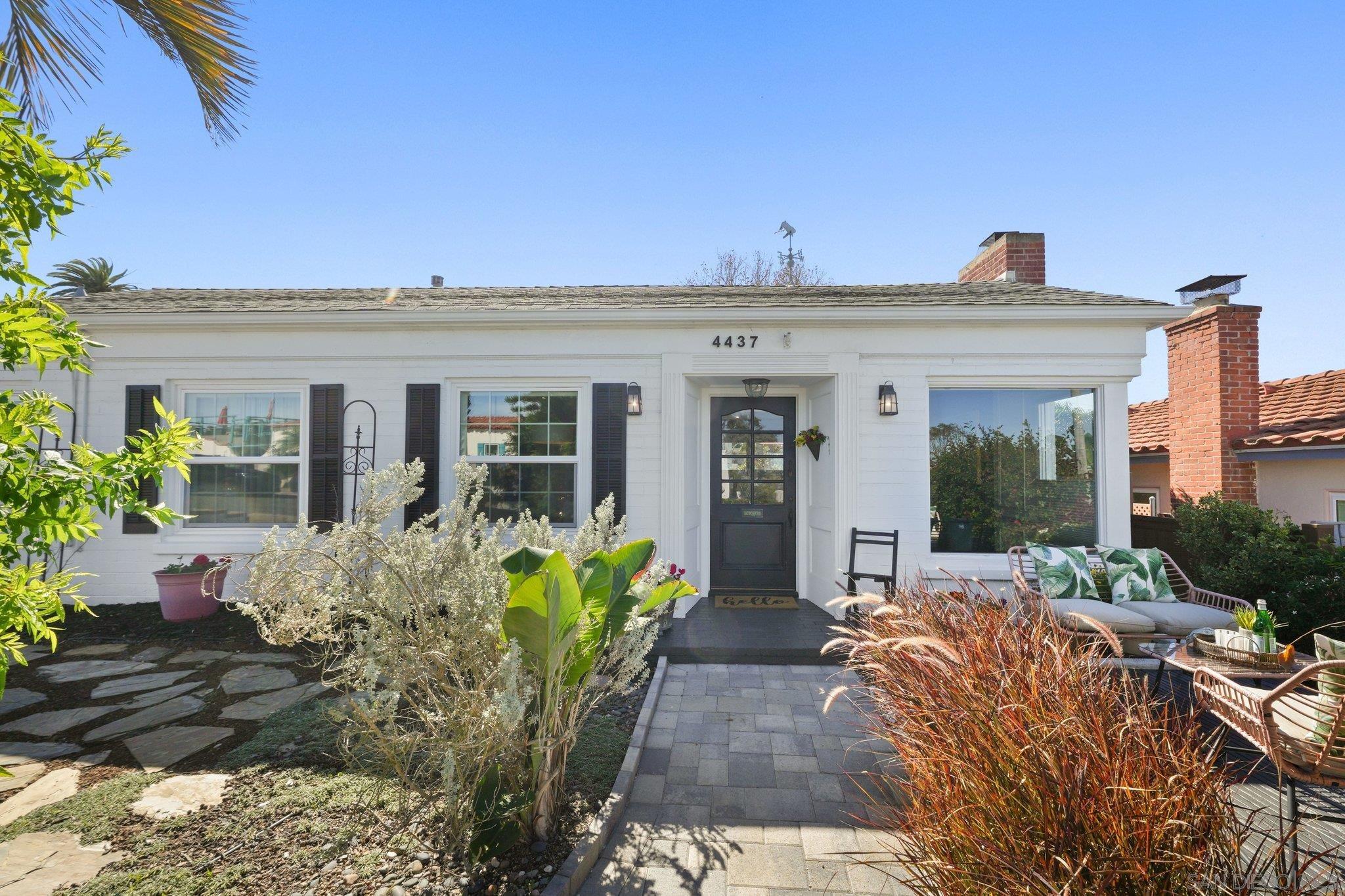 Detail Gallery Image 3 of 35 For 4437  Long Branch Ave, San Diego,  CA 92107 - 2 Beds | 2 Baths