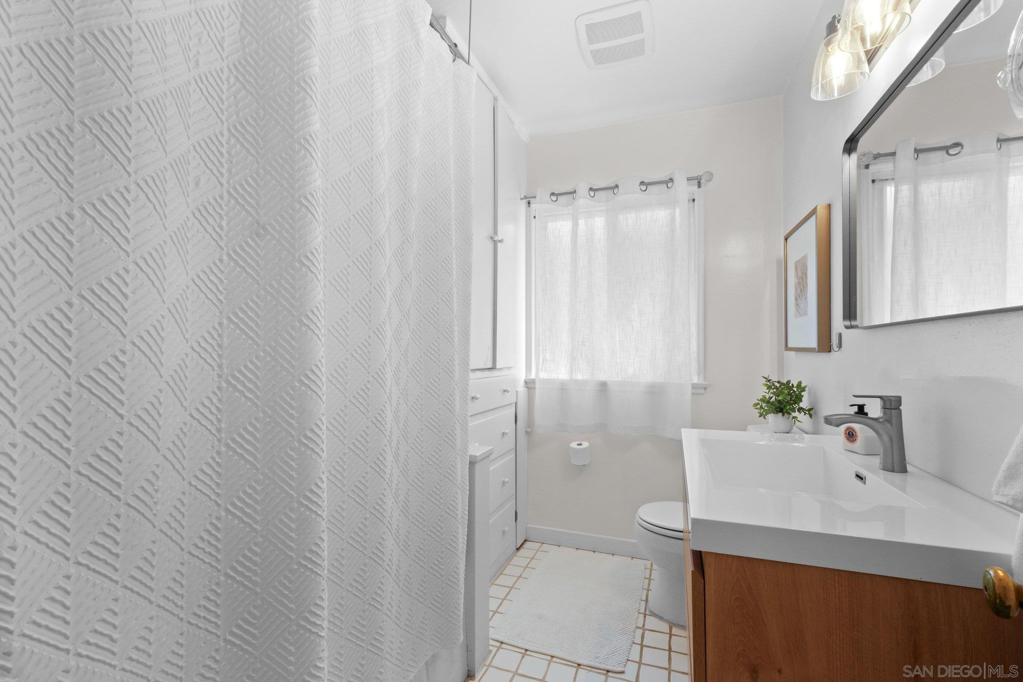 Detail Gallery Image 22 of 35 For 4437  Long Branch Ave, San Diego,  CA 92107 - 2 Beds | 2 Baths