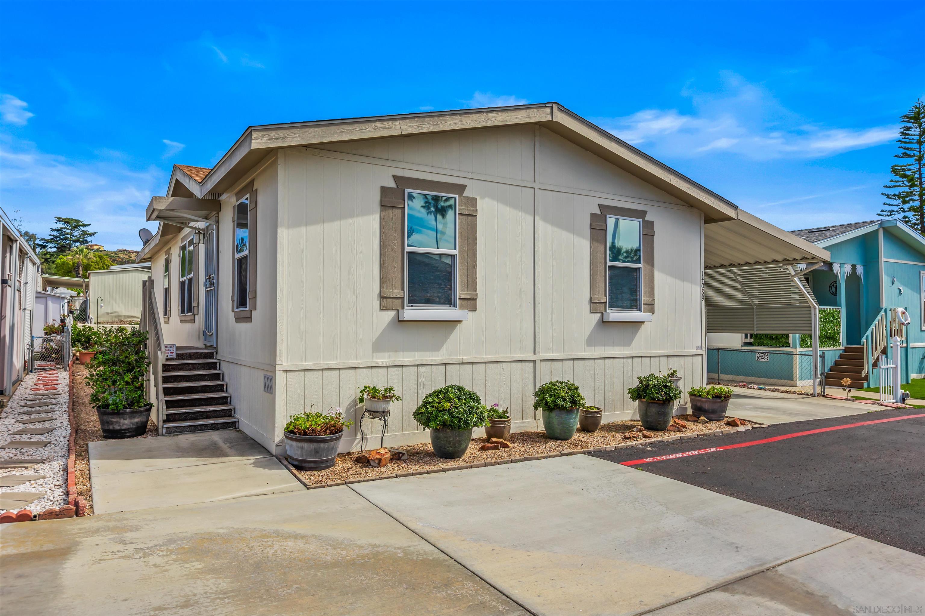 Detail Gallery Image 2 of 26 For 14089  Pomegranate Ave  #214,  Poway,  CA 92064 - 2 Beds | 2 Baths