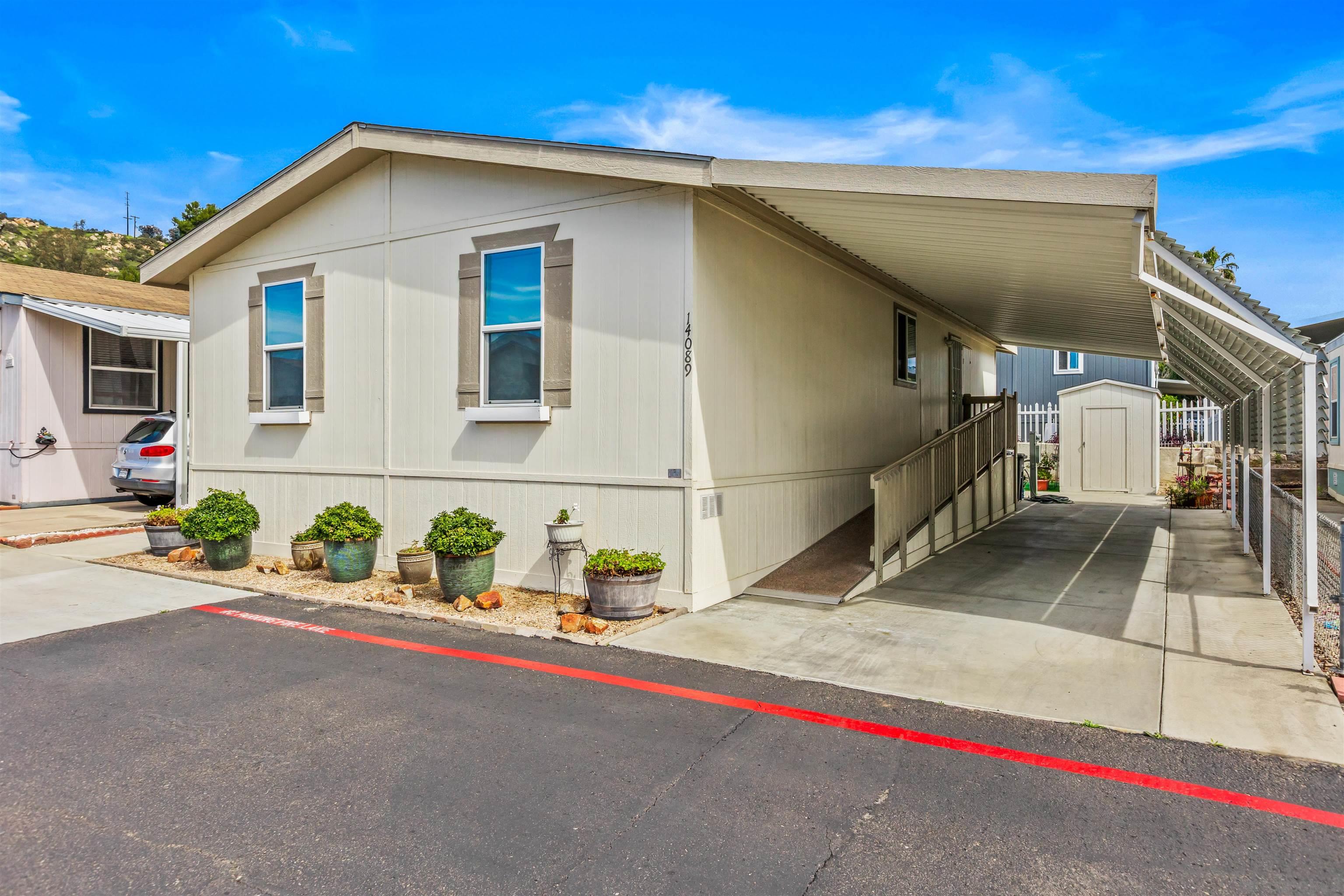 Detail Gallery Image 3 of 26 For 14089  Pomegranate Ave  #214,  Poway,  CA 92064 - 2 Beds | 2 Baths