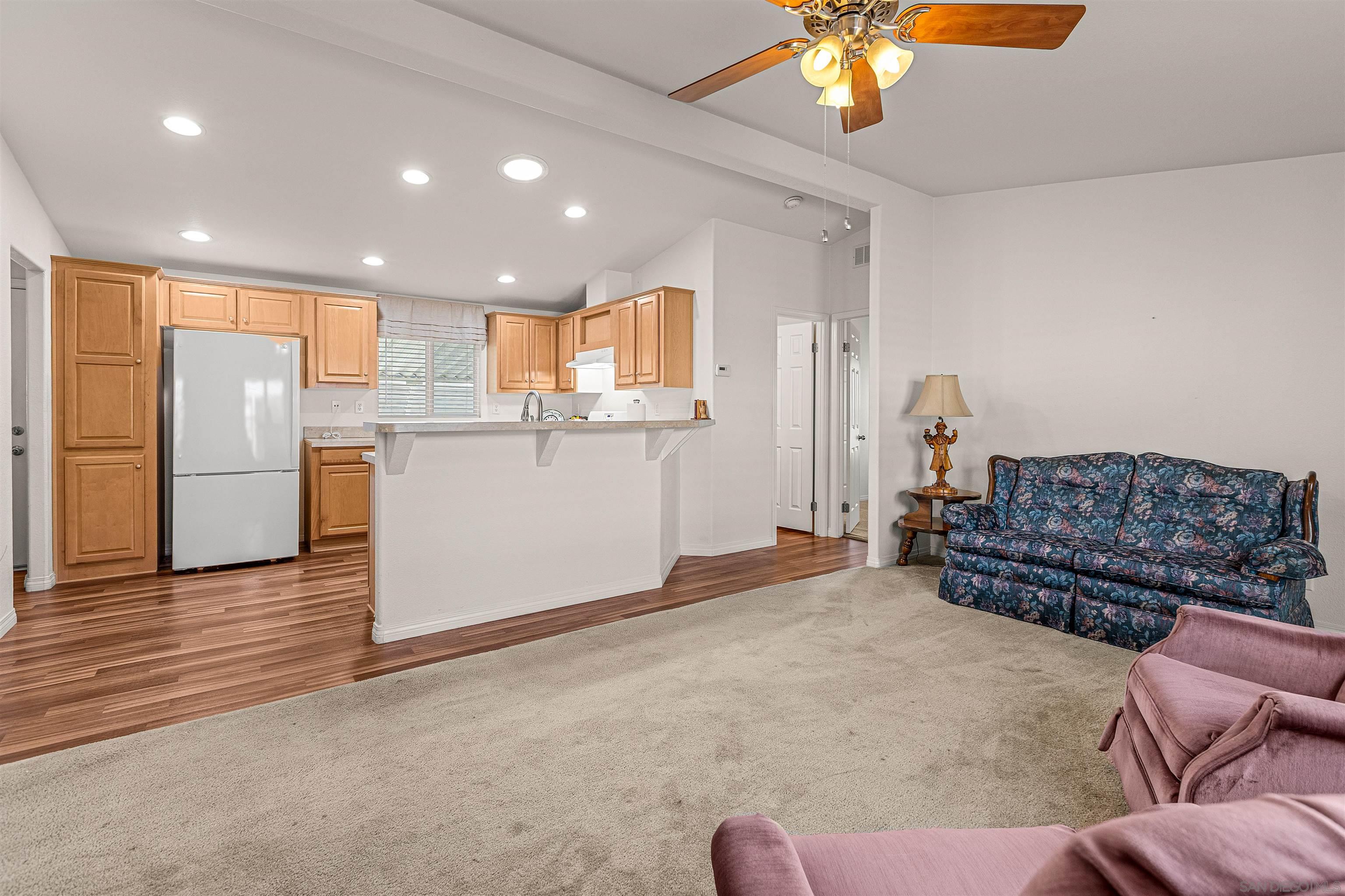 Detail Gallery Image 3 of 26 For 14089  Pomegranate Ave  #214,  Poway,  CA 92064 - 2 Beds | 2 Baths